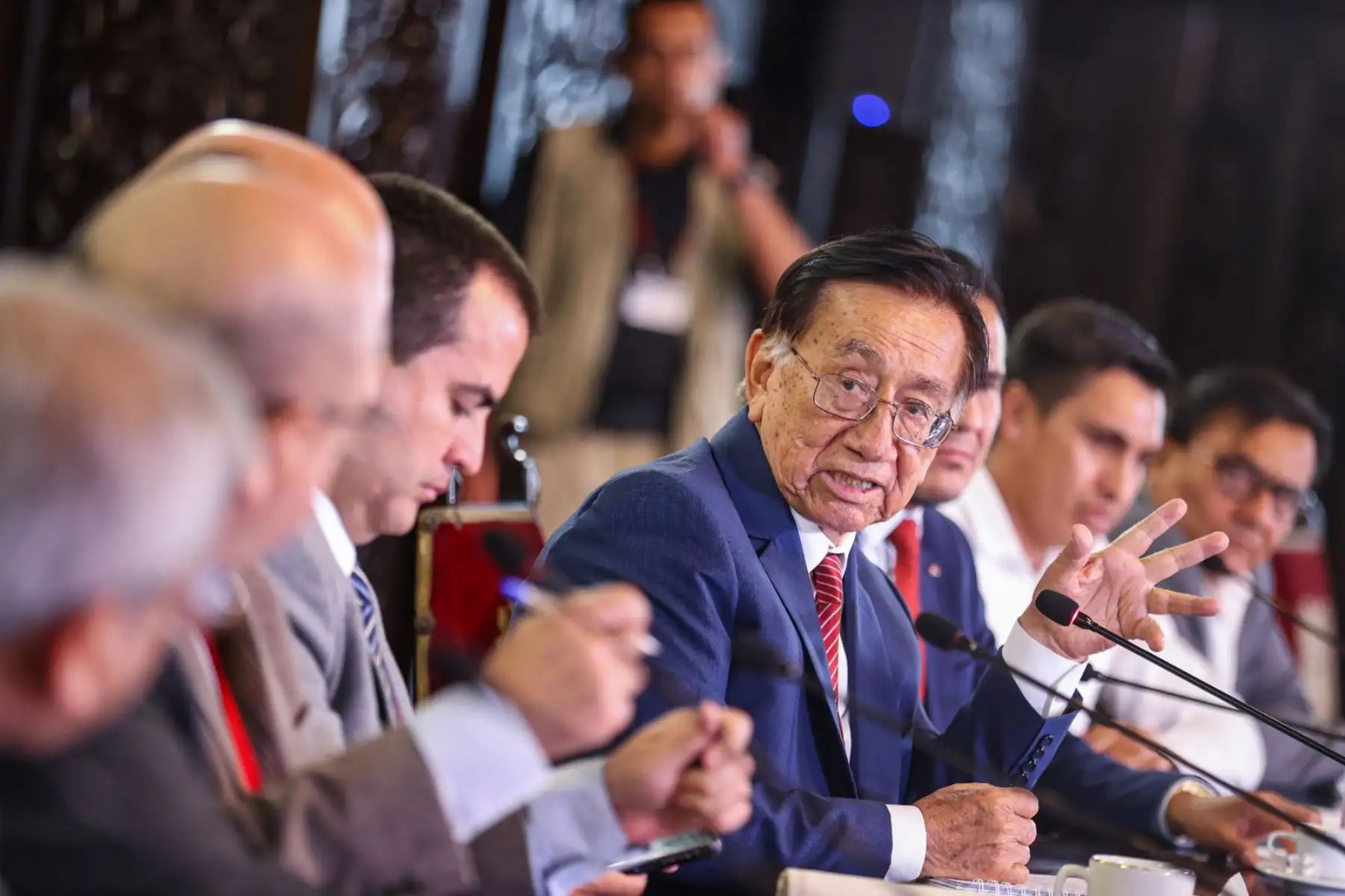 Presidente José María Balcázar sostuvo reunión con alcaldes de la AMPE