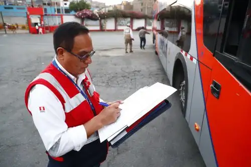 Sutran realiza acciones de control en Terminal Terrestre Yerbateros previo al inicio de Semana Santa