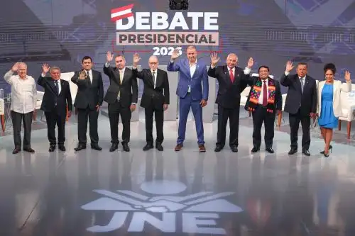Candidatos participan en el tercer día de la segunda jornada del debate presidencial 2026 en el Centro de Convenciones de Lima, en San Borja