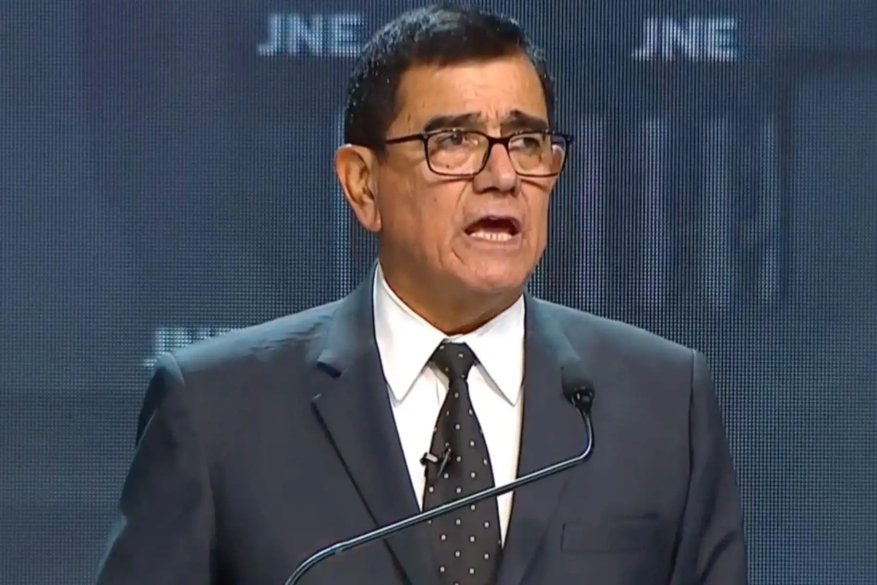 Debate presidencial: José Williams propone acceso a niños y jóvenes a educación de calidad