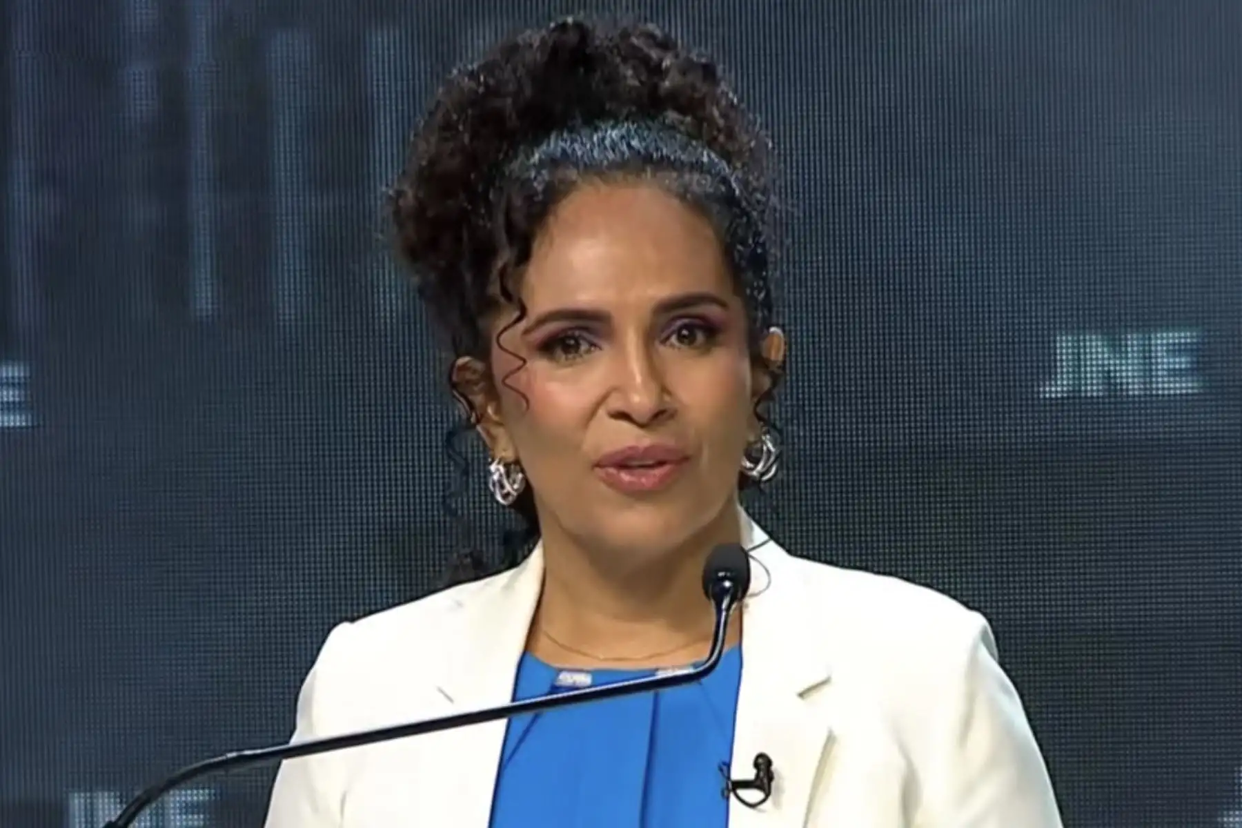 Debate presidencial: Rosario Fernández plantea implementar el Bachillerato Automático