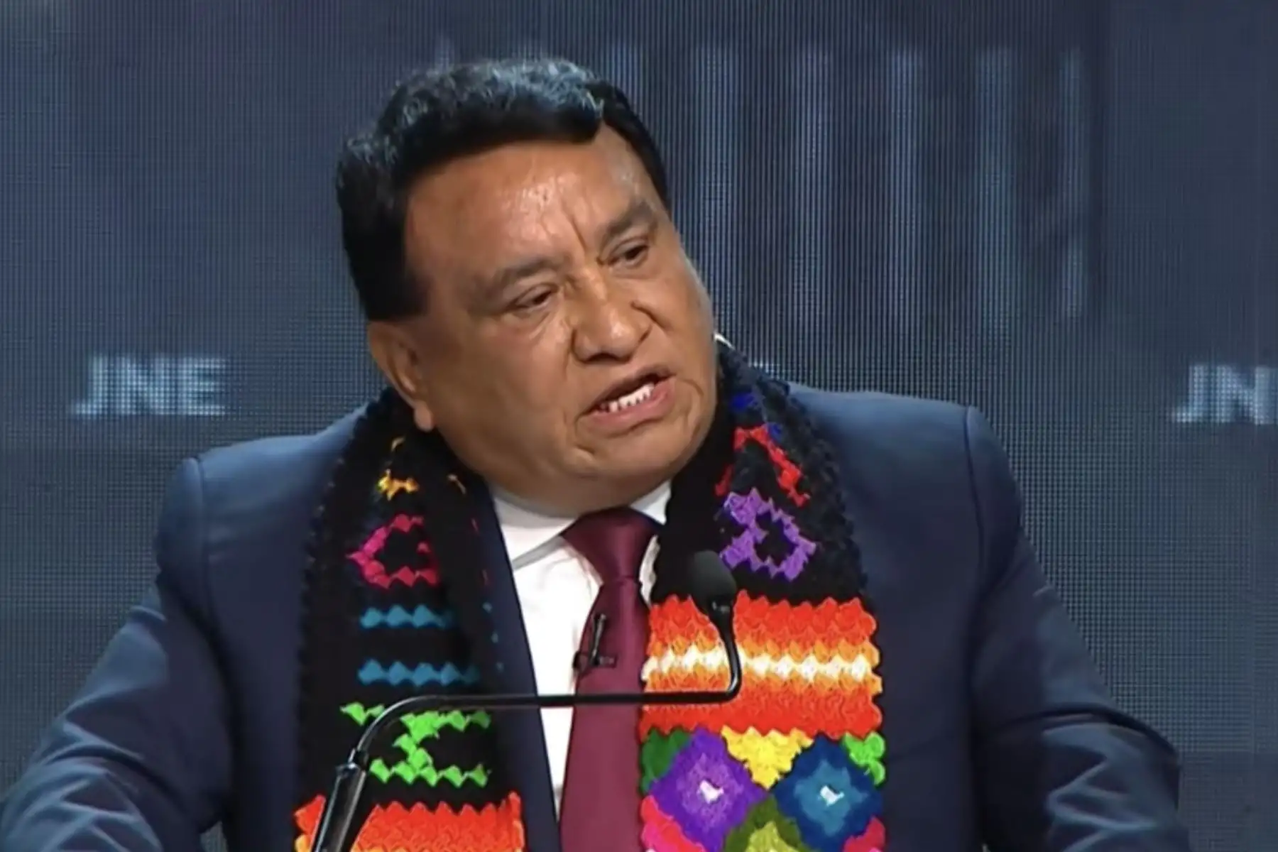 Debate presidencial: José Luna plantea triplicar Beca 18 y crear Beca 25 para maestrías