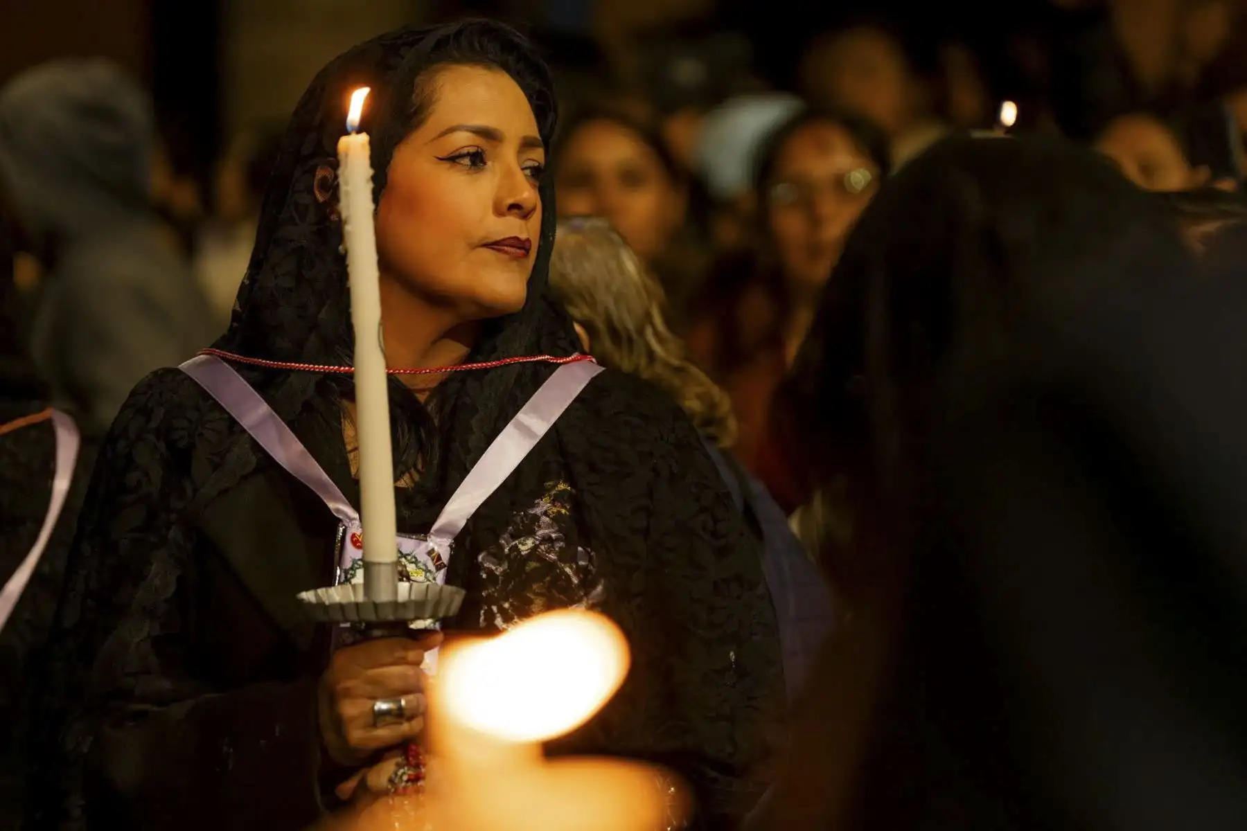 La Virgen Dolorosa realiza las tres venias frente a la imagen de su hijo, en un acto cargado de dramatismo que conmovió a los asistentes en las inmediaciones de la Casona del Marqués de Mosobamba.

Foto: ANDINA/Difusión