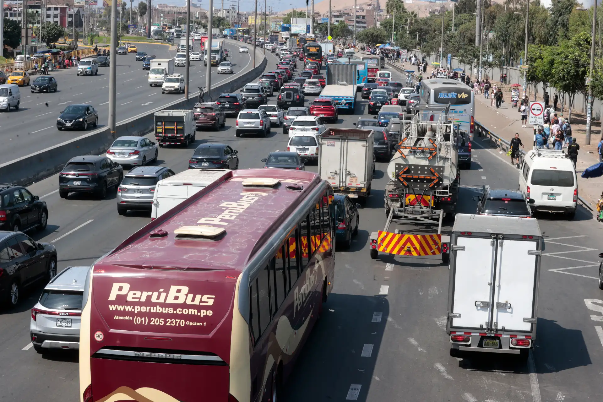 Panamericana Sur registra gran cantidad de congestión vehicular por feriado largo de semana santa pese a ampliación de carriles dispuesta por MML. Foto: ANDINA/Vidal Tarqui