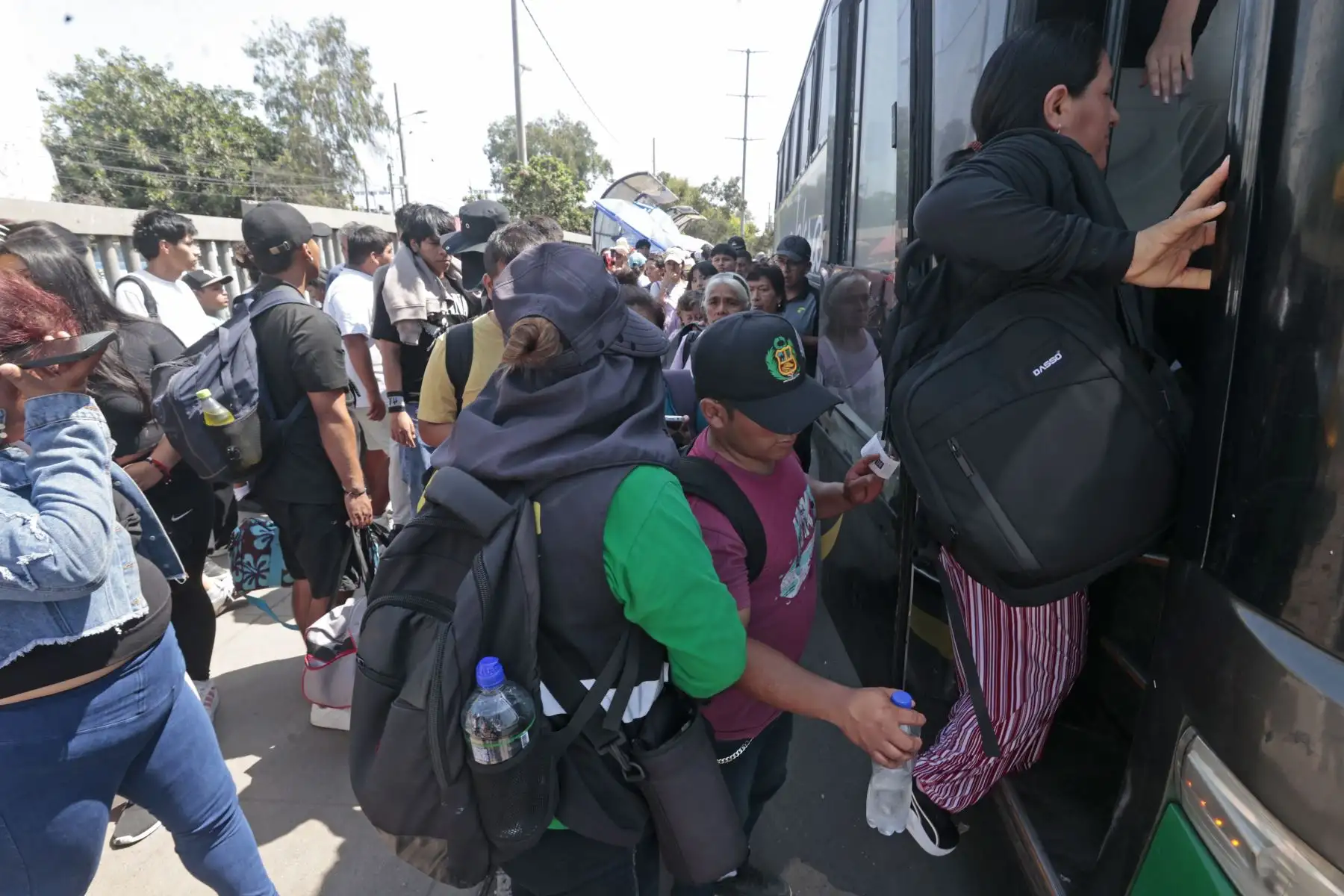 Panamericana Sur registra gran cantidad de congestión vehicular por feriado largo de semana santa pese a ampliación de carriles dispuesta por MML. Foto: ANDINA/Vidal Tarqui