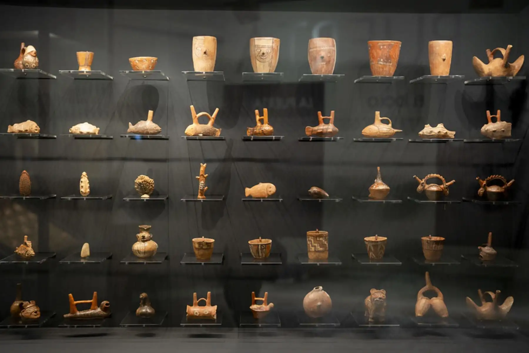 Salas de exhibición del santuario muestran objetos arqueológicos que evidencian la relevancia histórica de Pachacámac en el desarrollo de las culturas prehispánicas. Fotos: ANDINA/Difusión.