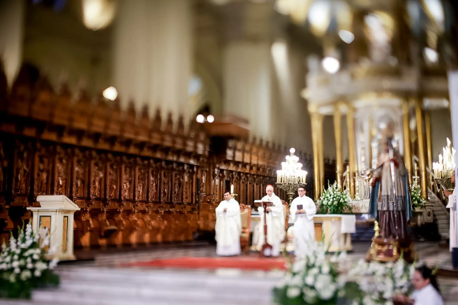 Vista general de la Catedral de Lima durante la celebración de la Misa de la Cena del Señor, que congregó a fieles en el inicio del Triduo Pascual. Fotos: ANDINA/Luis Iparraguirre.