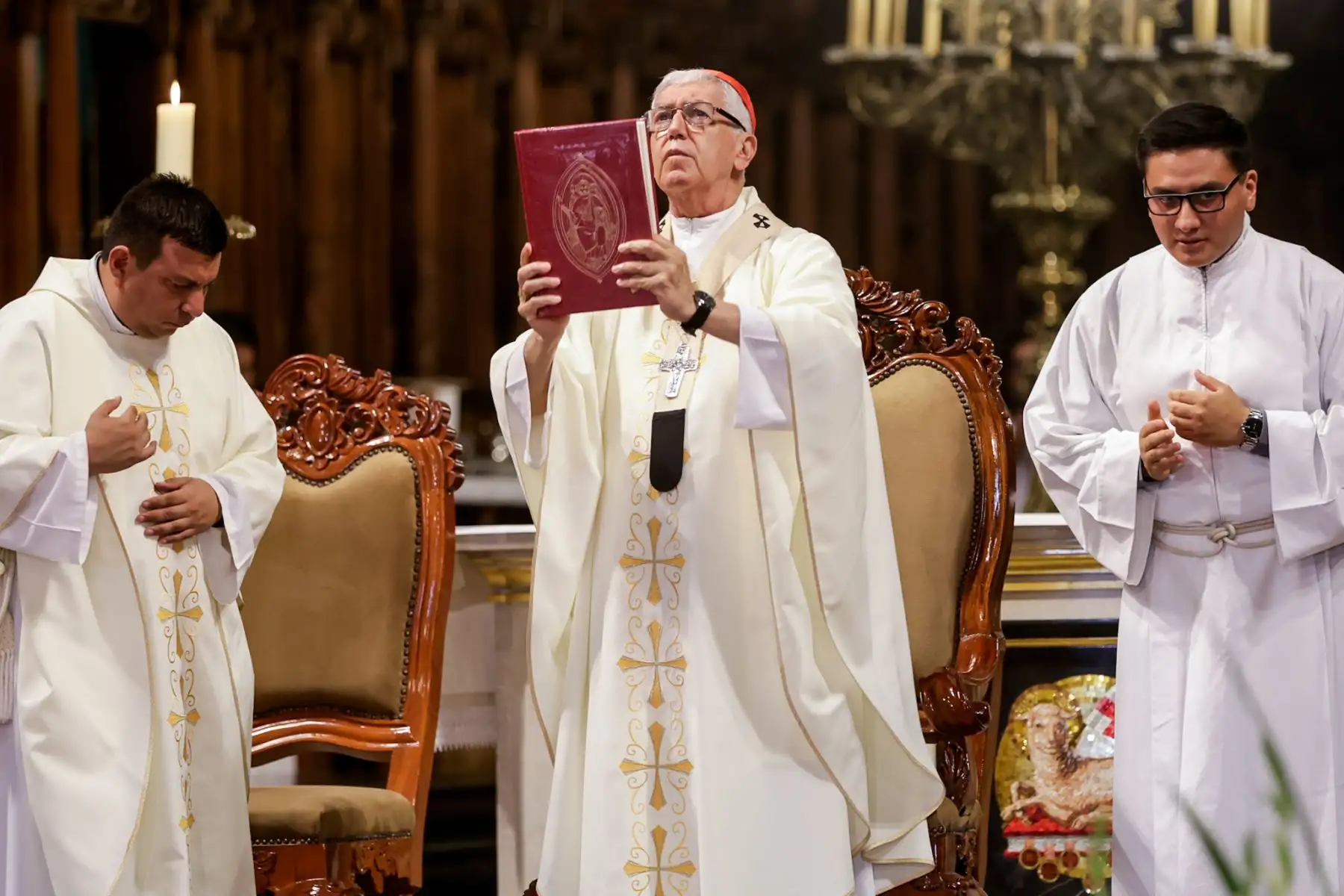 La celebración concluyó con la participación de autoridades eclesiásticas y fieles, en el marco de las actividades por Semana Santa en la capital. Fotos: ANDINA/Luis Iparraguirre.