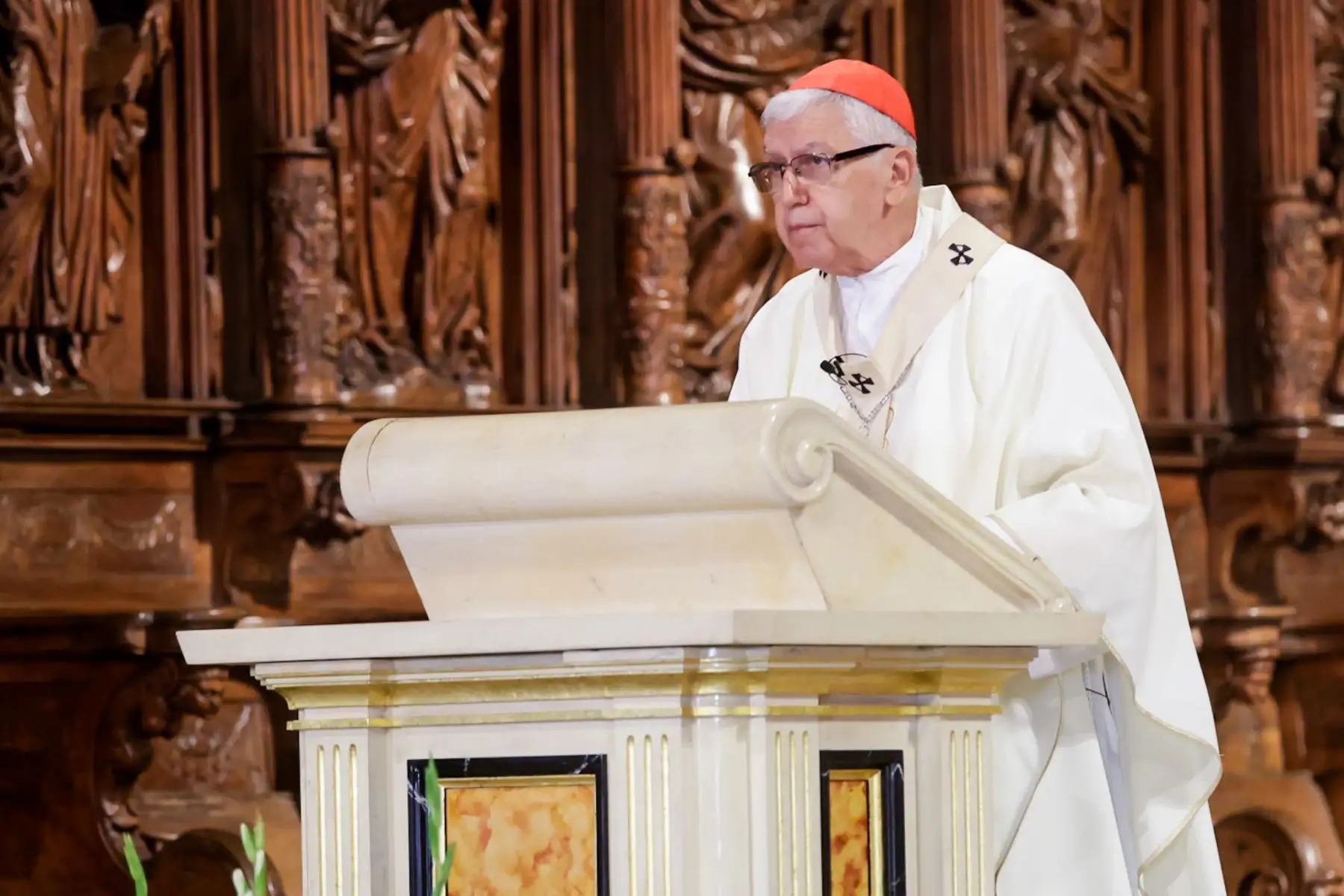 El cardenal Carlos Castillo dirigió un mensaje durante la homilía de la Misa de la Cena del Señor, resaltando el valor del servicio y la solidaridad. Fotos: ANDINA/Luis Iparraguirre.