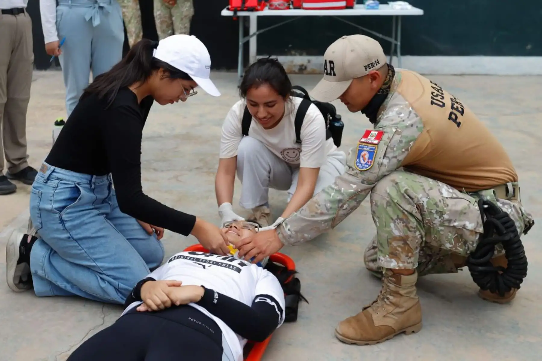 Minedu y el Ejército entrenaron a 200 estudiantes ante emergencias en colegios de Lima