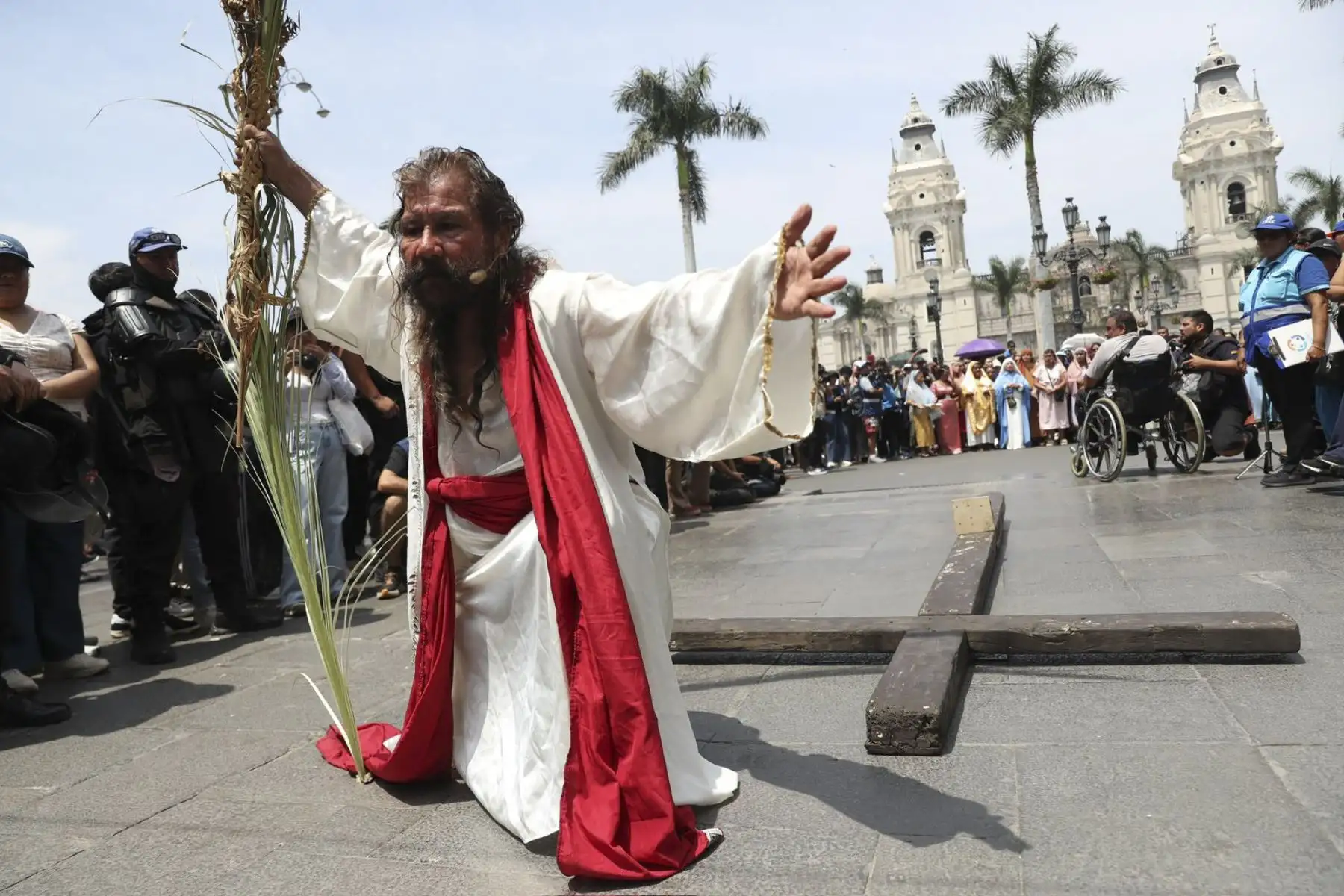 'Cristo Cholo' before climbing San Cristobal Hill: May God bless the Peruvian people