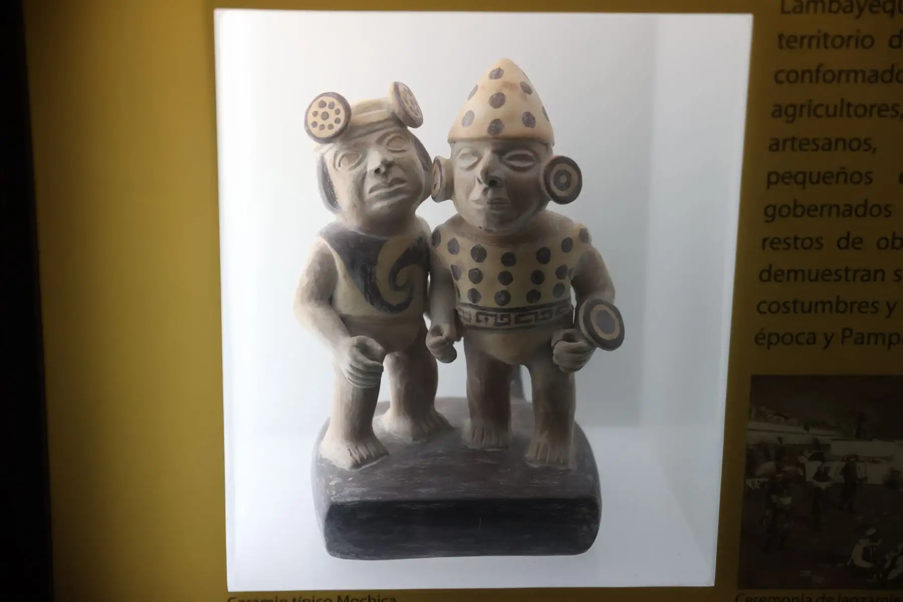 Además pueden apreciarse también figuras en cerámica de la cultura mochica.  Foto: ANDINA/Melina Mejía