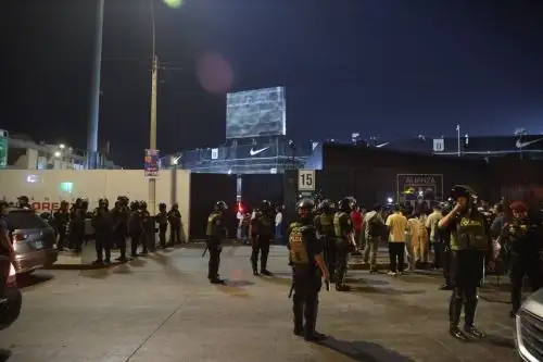 Alrededores del estadio de Matute, donde este viernes 3 de abril se produjo una emergencia con decenas de heridos. Foto: ANDINA/Melina Mejía.