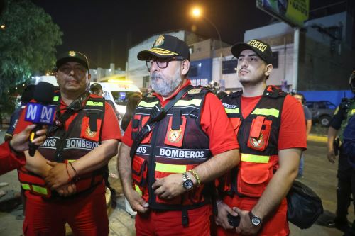Brigadier Mayor Marco Pajuelo declara en los alrededores del estadio de Matute. Foto: ANDINA/Melina Mejía
