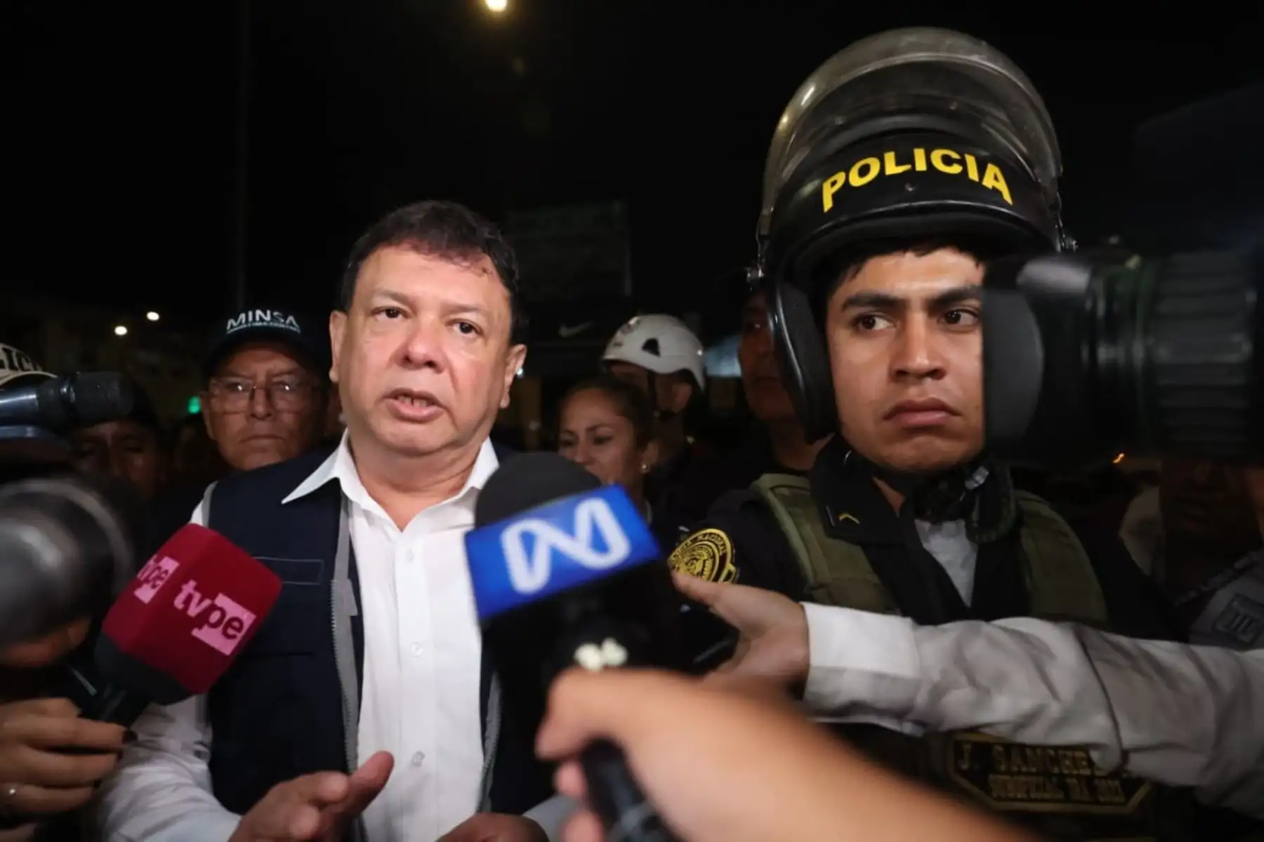 Ministro de Salud, Juan Carlos Velasco, informó que tras el accidente ocurrido en el estadio Alejandro Villanueva, los heridos han sido trasladados a los hospitales 2 de mayo y Arzobispo Loayza. Foto: ANDINA/Melina Mejía