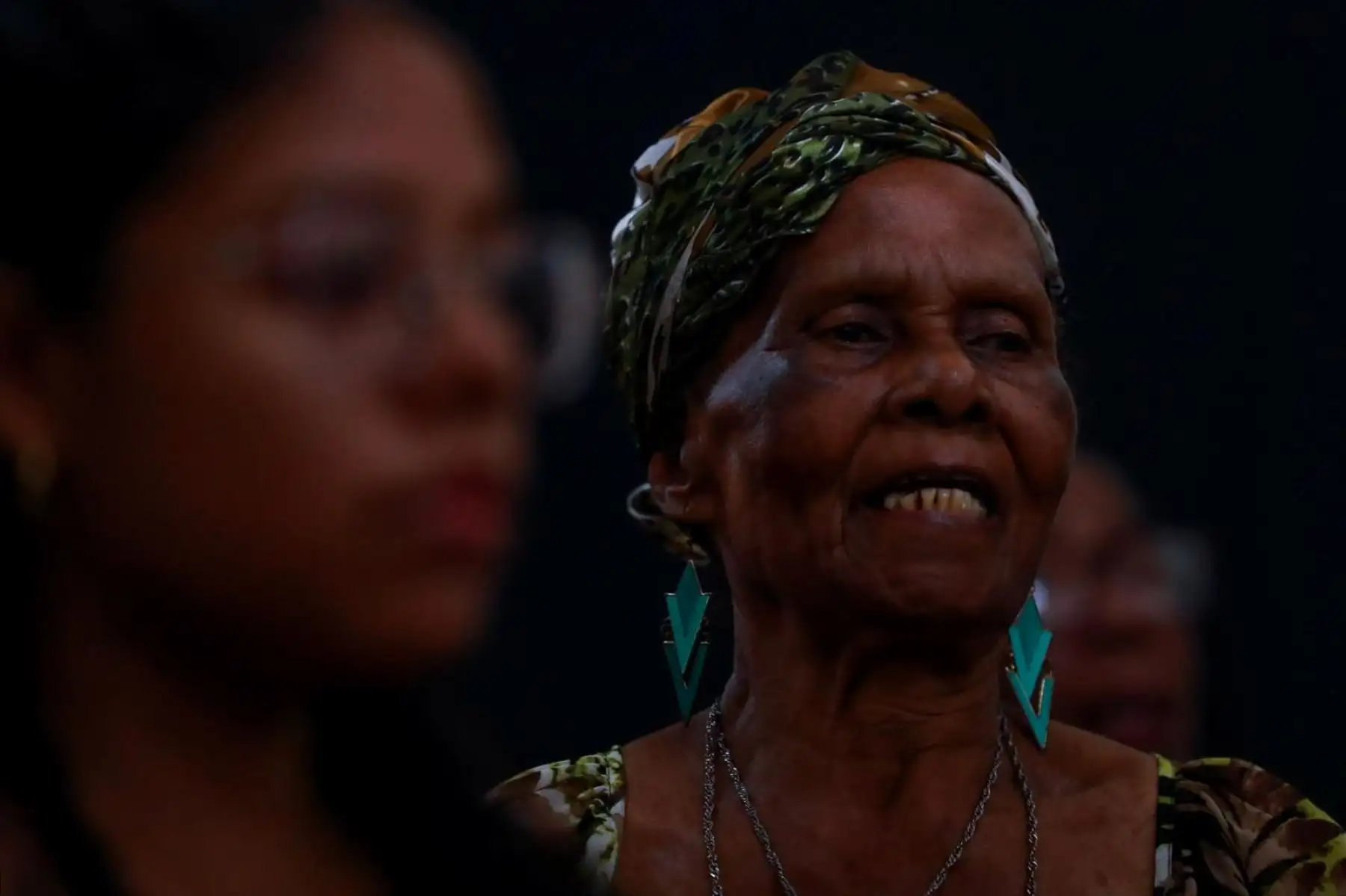 Fieles participan en el tradicional recorrido procesional del Cristo Yacente, organizado por la Parroquia Nuestra Señora del Carmen durante las celebraciones de Semana Santa. Foto: ANDINA/ Carlos Américo Lezama Villantoy