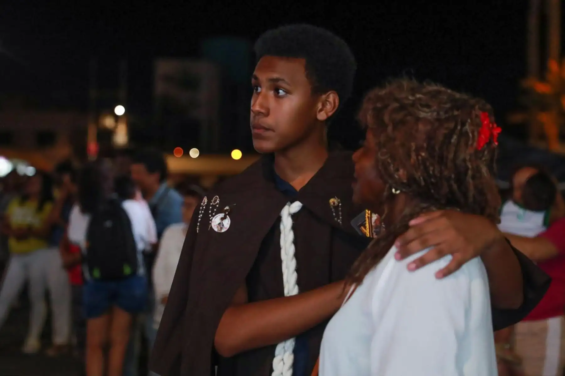 Fieles participan en el tradicional recorrido procesional del Cristo Yacente, organizado por la Parroquia Nuestra Señora del Carmen durante las celebraciones de Semana Santa. Foto: ANDINA/ Carlos Américo Lezama Villantoy