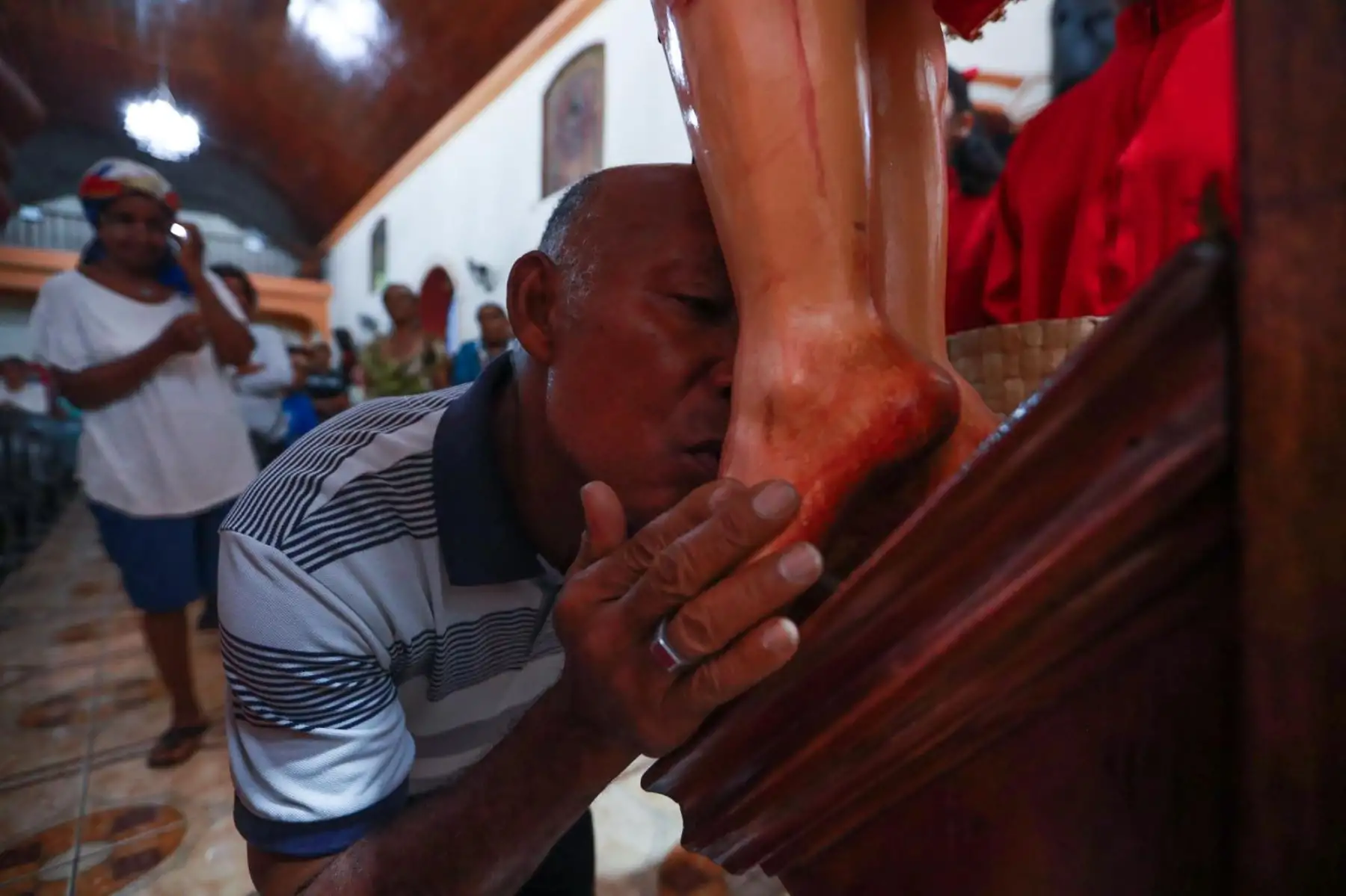 La procesión del Cristo Yacente congrega a pobladores y visitantes en El Carmen, distrito reconocido por su fuerte tradición cultural y religiosa en estas fechas. Foto: ANDINA/ Carlos Américo Lezama Villantoy