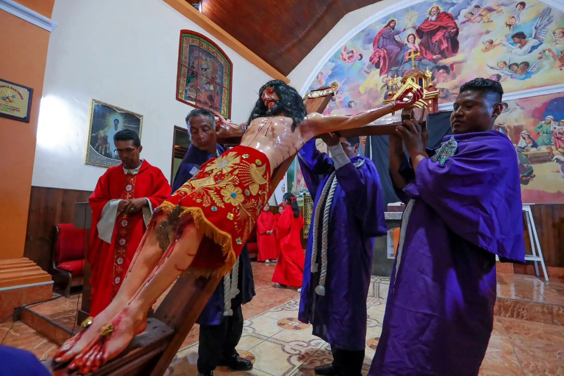La procesión del Cristo Yacente congrega a pobladores y visitantes en El Carmen, distrito reconocido por su fuerte tradición cultural y religiosa en estas fechas. Foto: ANDINA/ Carlos Américo Lezama Villantoy