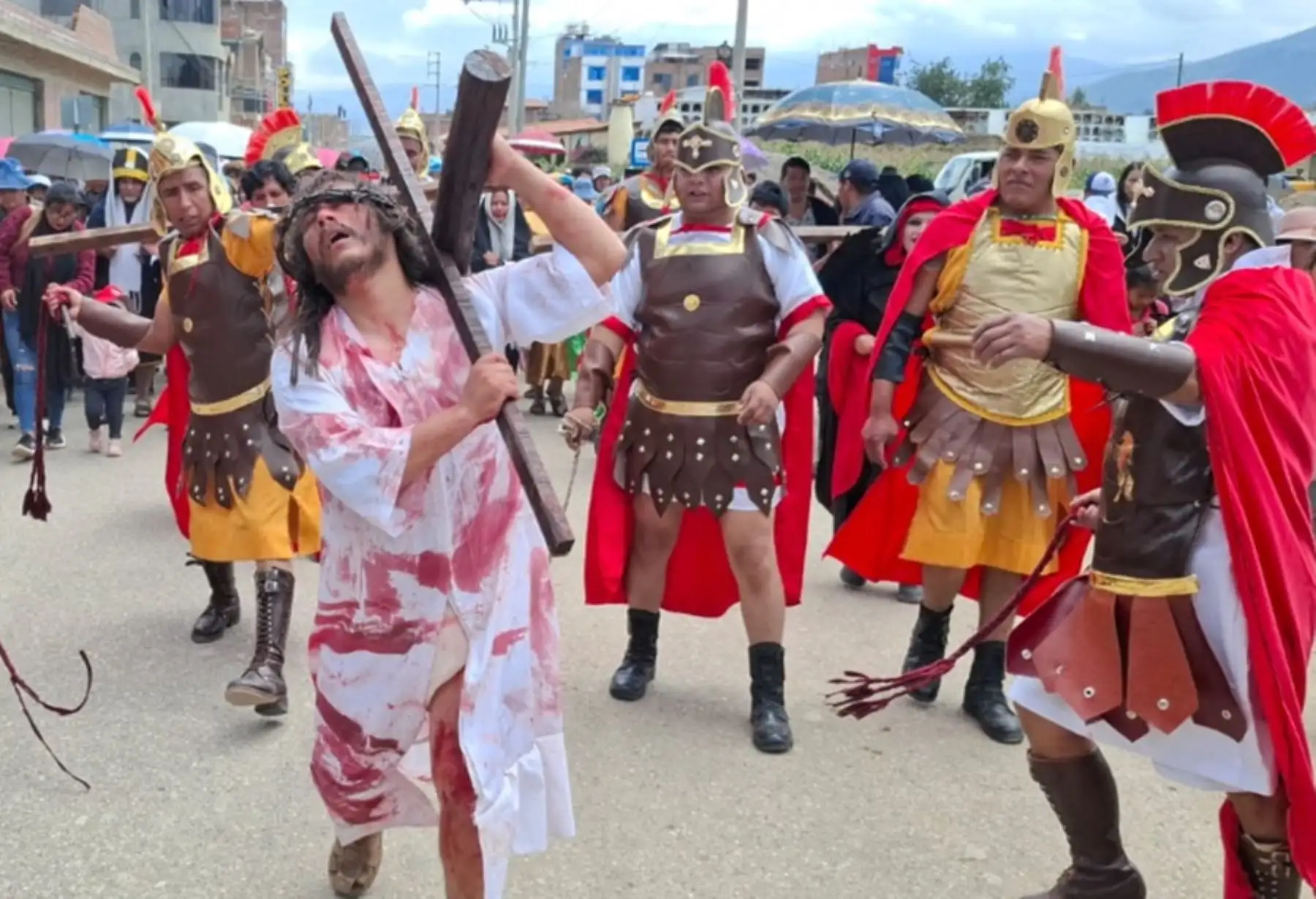 Junín: Más de 1,500 personas vivieron con fervor escenificación del Vía Crucis en Huancán