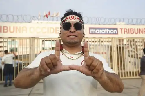 Hinchas llegan al Monumental en la previa del clásico peruano entre Universitario y Alianza Lima