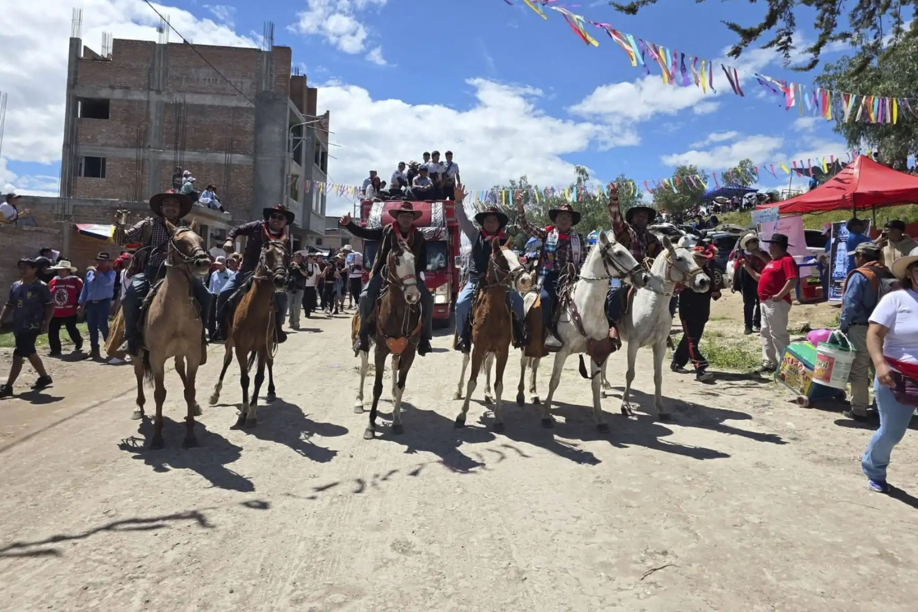 Ayacucho: miles de turistas participaron del tradicional 