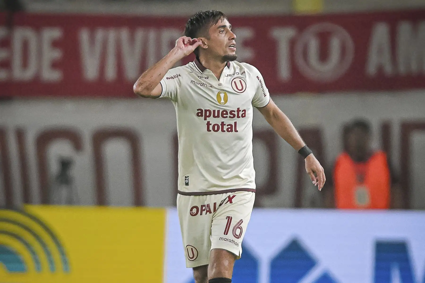 Universitario de Deportes venció 1-0 a Alianza Lima en el clásico del fútbol peruano disputado en el Estadio Monumental, por la novena fecha del Torneo Apertura de la Liga 1. El gol del encuentro fue anotado por Martín Pérez Guedes, tras un centro de Alex Valera, en un duelo intenso y de escasas oportunidades. Foto: Liga 1