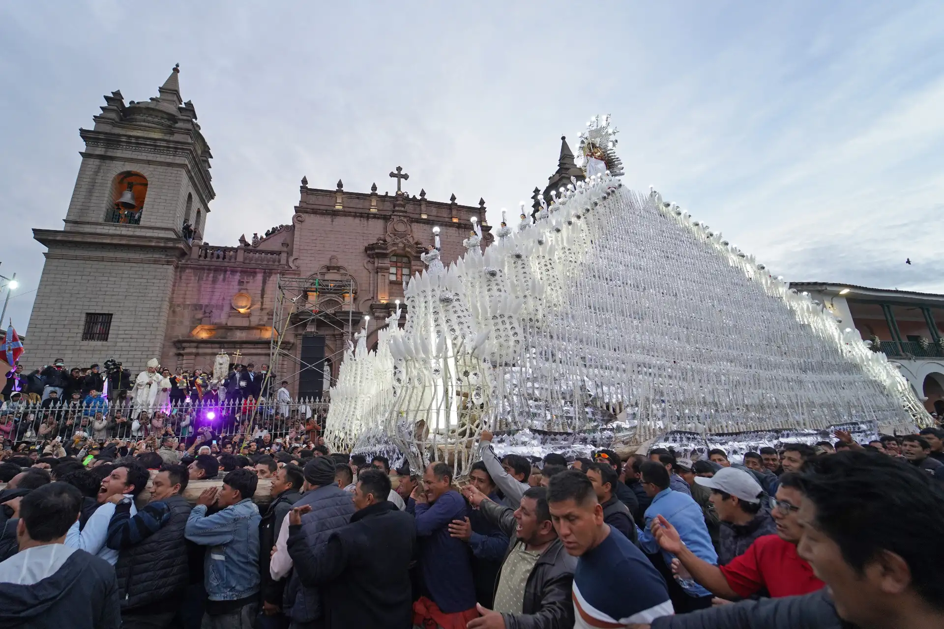 Semana Santa en Ayacucho 2026: fervor religioso en la tradicional procesión del Cristo de la Resurrección