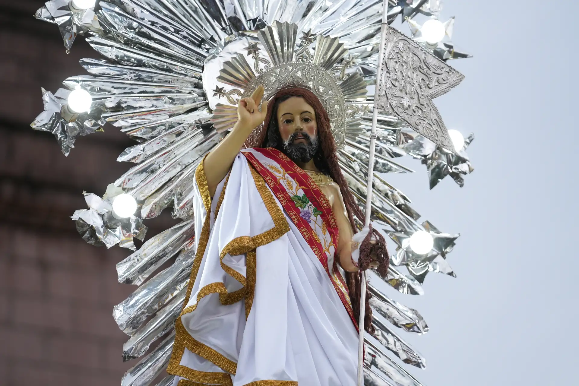 Las actividades por la Semana Santa estuvo presidido por el arzobispo de Ayacucho, Salvador Piñeiro, quien oficio la Santa Misa de la Pascua del Señor Resucitado en la basílica catedral.
Foto: ANDINA/Genry Bautista