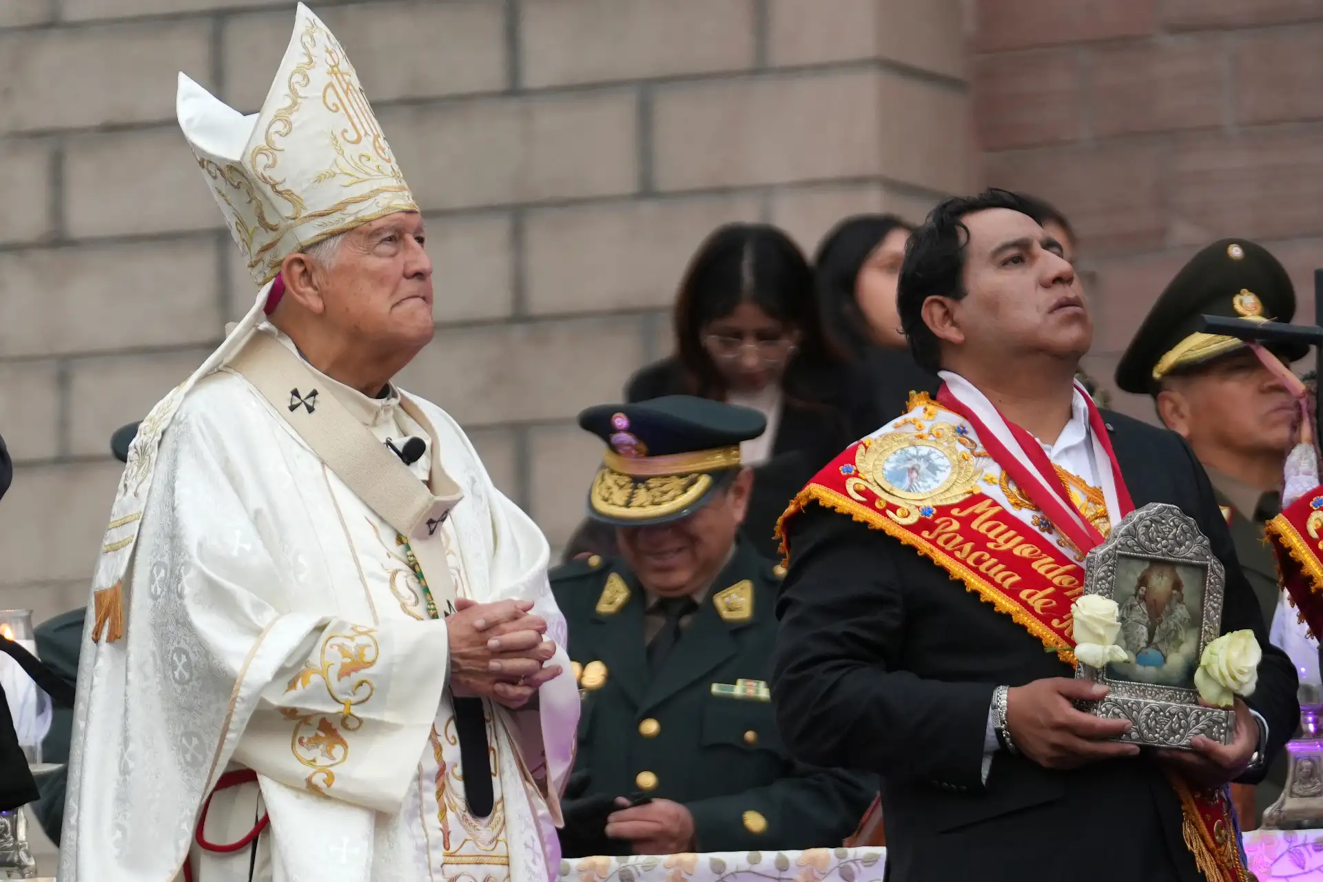Las actividades por la Semana Santa estuvo presidido por el arzobispo de Ayacucho, Salvador Piñeiro, quien oficio la Santa Misa de la Pascua del Señor Resucitado en la basílica catedral.
Foto: ANDINA/Genry Bautista
