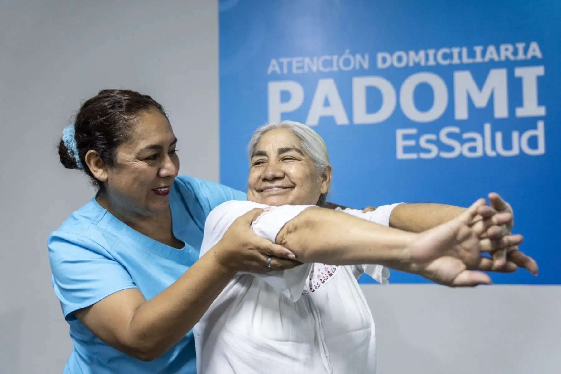 EsSalud capacita a cuidadores para mejorar atención de adultos mayores en casa