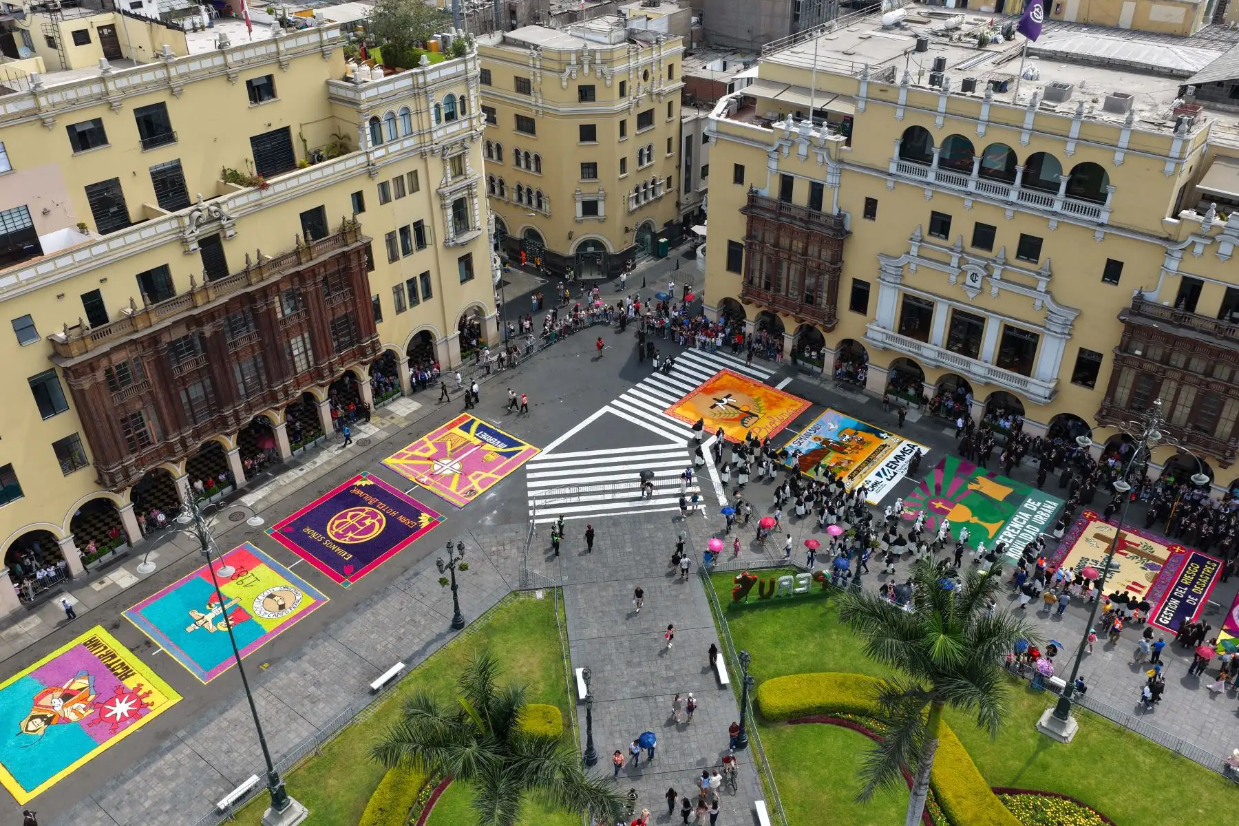 En el marco de las celebraciones por Semana Santa, la Municipalidad Metropolitana de Lima realizó hoy domingo 5 de abril el “Concurso de Palmas y Alfombras Florales – Semana Santa 2026” en la Plaza Mayor de Lima. Foto: ANDINA/Daniel Bracamonte