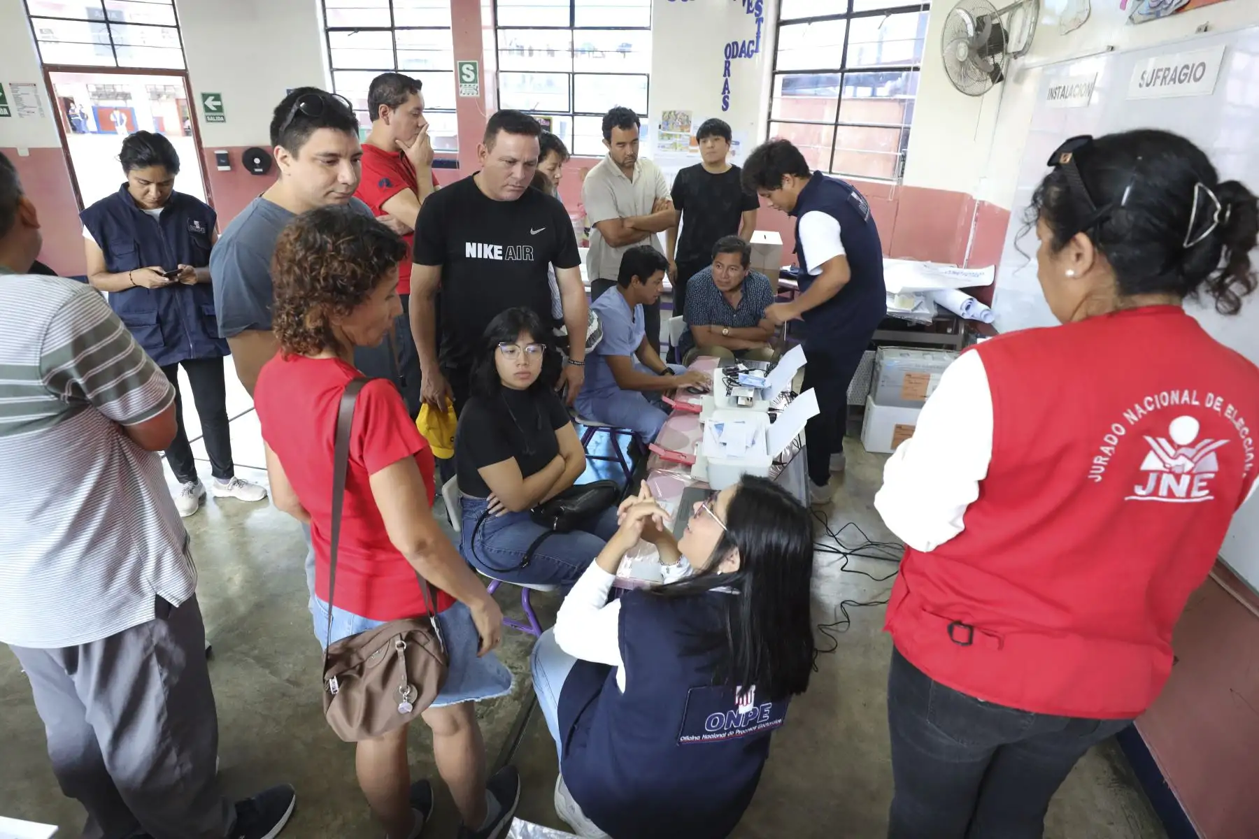 El Jurado Nacional de Elecciones fiscalizó este domingo 5 la segunda jornada de capacitación de miembros de mesa y el simulacro de cómputo de resultados con miras a las Elecciones Generales 2026, previstas para el 12 de abril. La supervisión se realizó en locales de Lima y diversas regiones del país, donde la Oficina Nacional de Procesos Electorales, a través de sus oficinas descentralizadas, capacitó a titulares y suplentes designados. Foto: JNE