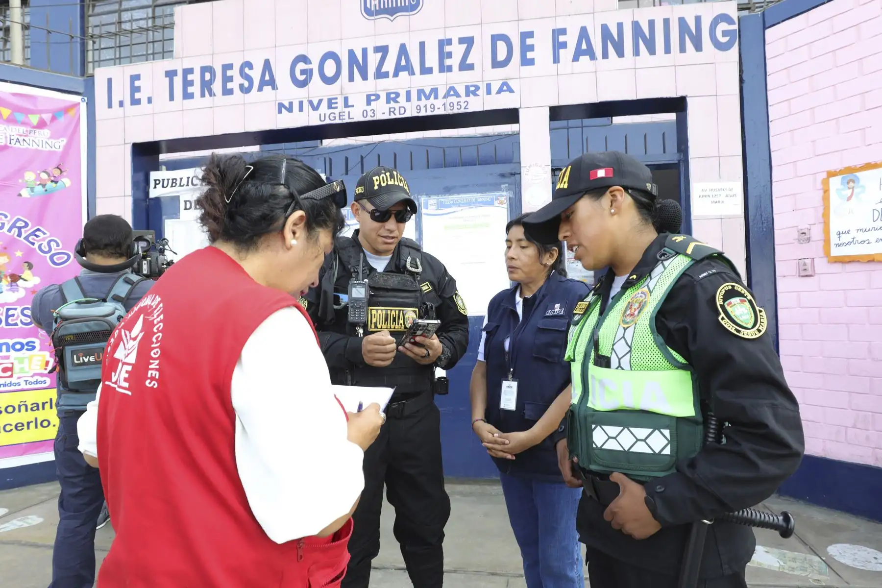 El Jurado Nacional de Elecciones fiscalizó este domingo 5 la segunda jornada de capacitación de miembros de mesa y el simulacro de cómputo de resultados con miras a las Elecciones Generales 2026, previstas para el 12 de abril. La supervisión se realizó en locales de Lima y diversas regiones del país, donde la Oficina Nacional de Procesos Electorales, a través de sus oficinas descentralizadas, capacitó a titulares y suplentes designados. Foto: JNE