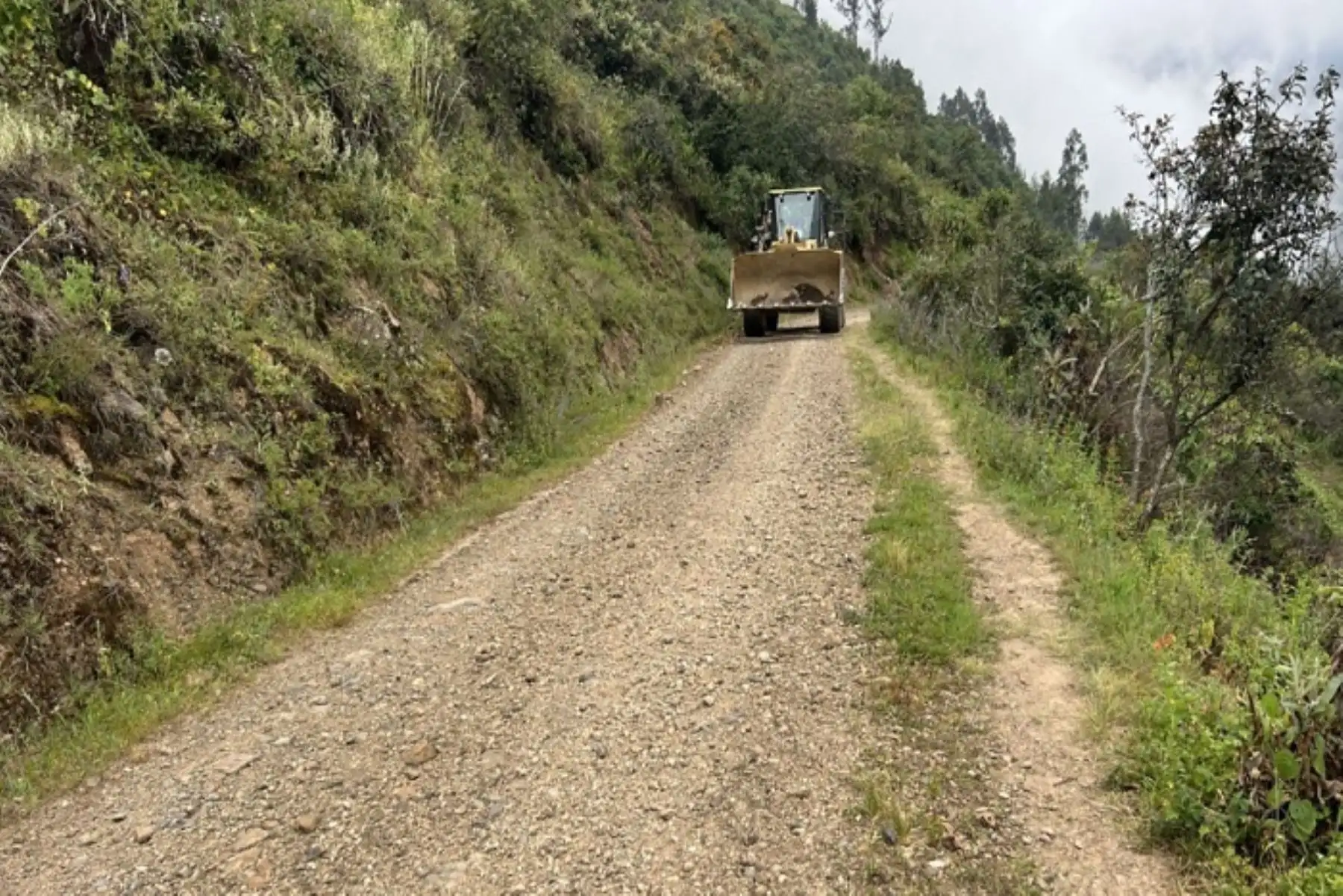 Ejército rehabilita vías de comunicación afectadas por lluvias intensas en La Libertad
