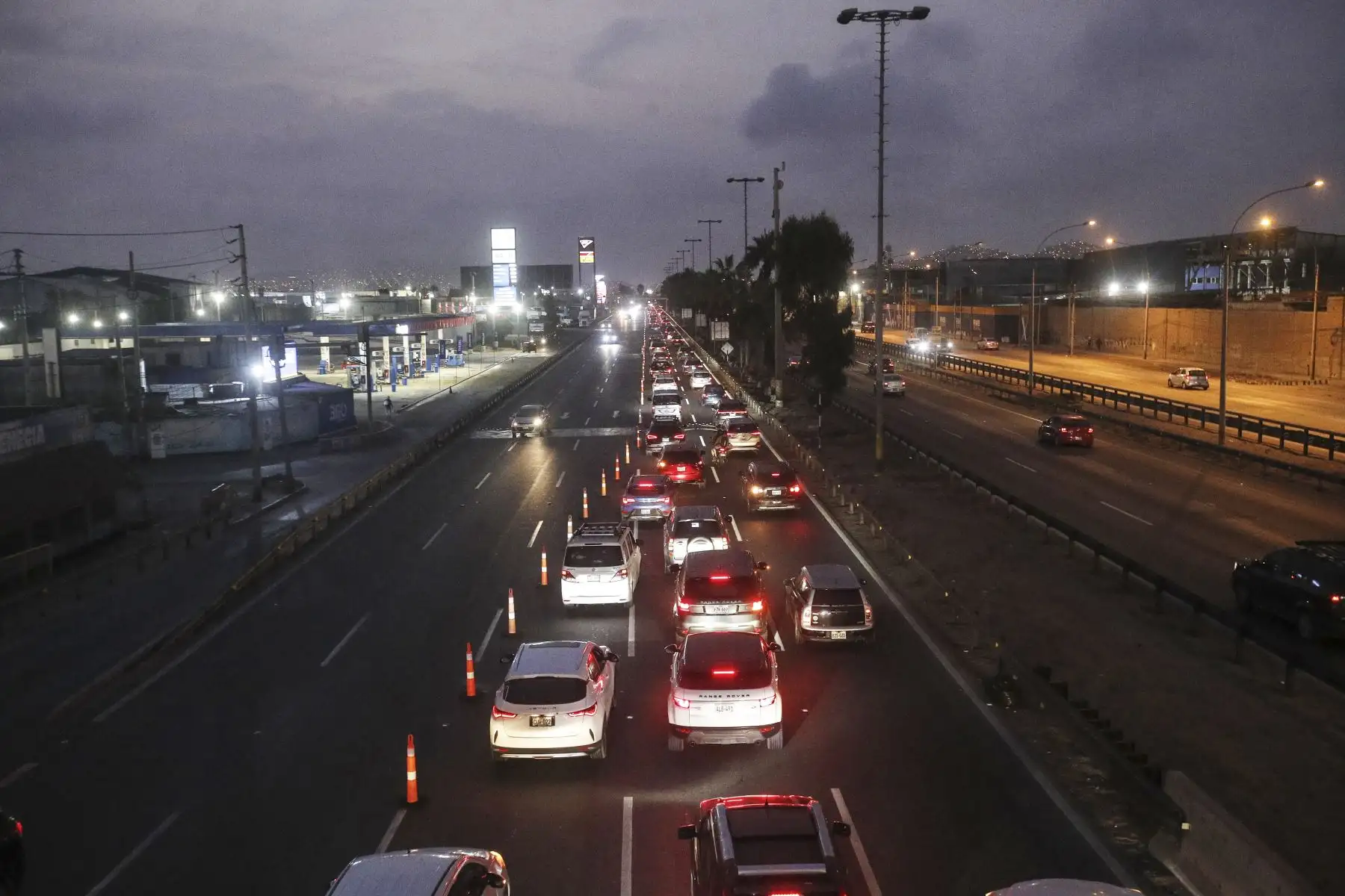 Concluido el feriado largo de Semana Santa, viajeros limeños retornan a la capital por la Panamericana Sur en medio de un notable incremento del tránsito en esta importante vía, lo que evidencia el alto movimiento turístico registrado durante estas fechas. Foto: ANDINA/Eddy Ramos