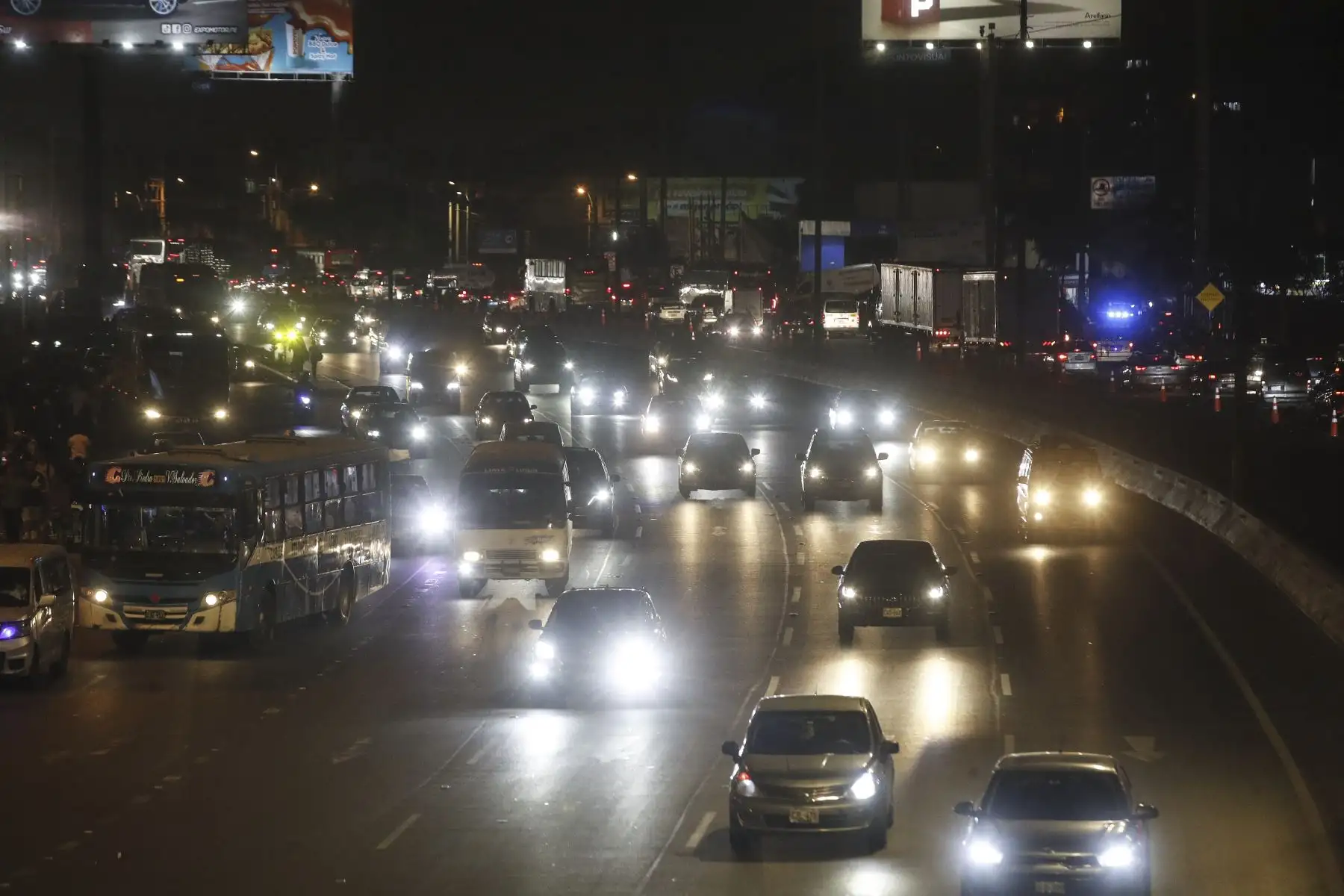 Concluido el feriado largo de Semana Santa, viajeros retornan a la capital por la Panamericana Sur en medio de un notable incremento del tránsito en esta importante vía, lo que evidencia el alto movimiento turístico registrado durante estas fechas. Foto: ANDINA/Eddy Ramos