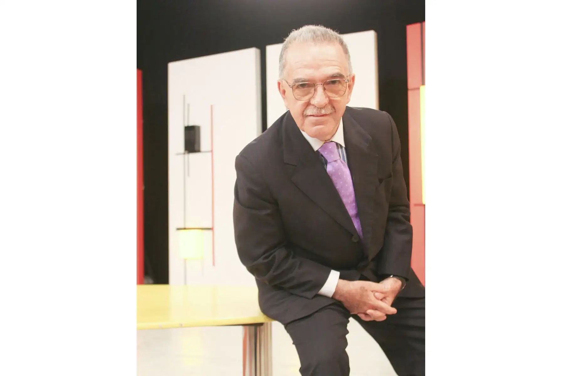 También participó con varios textos periodísticos en la revista Quehacer, donde destaca uno de sobre la música chicha en el país. Foto:ANDINA/Archivo