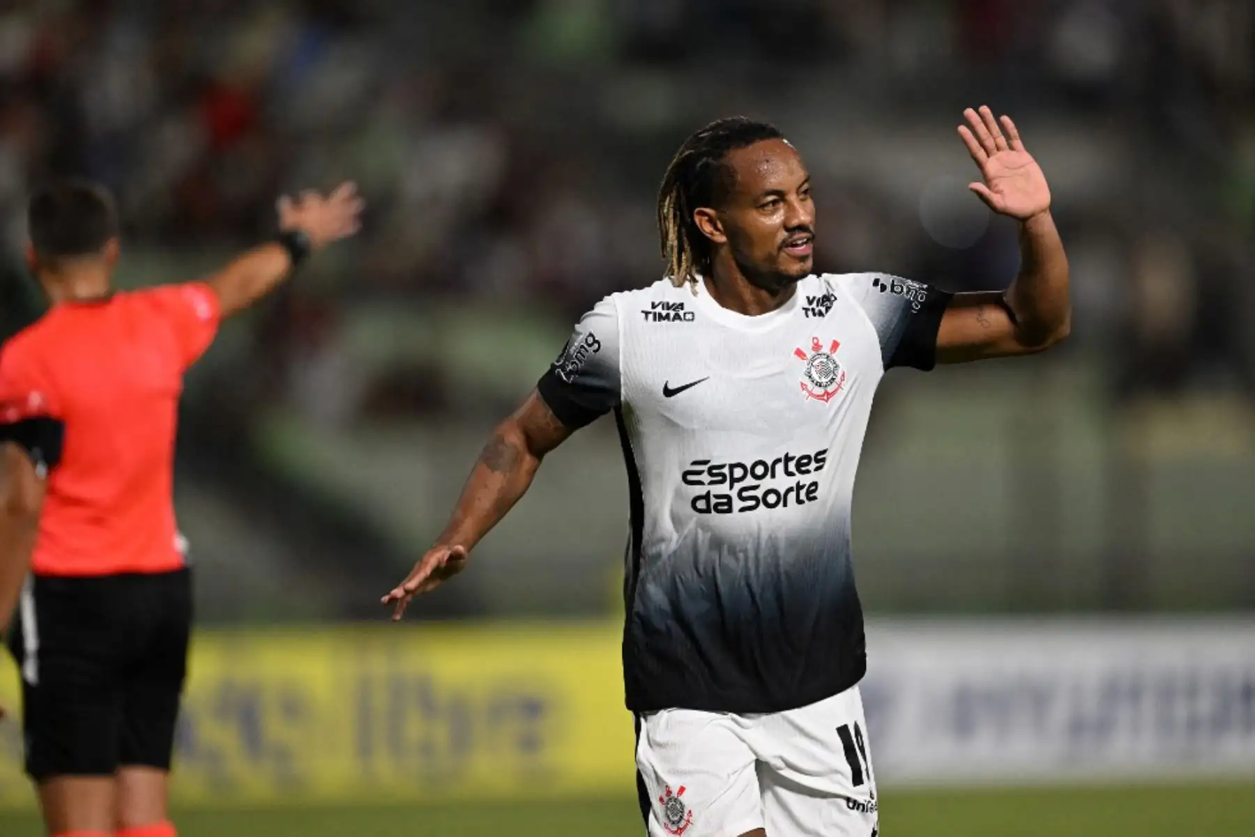 André Carrillo se queda sin técnico a días del debut en la Copa Libertadores