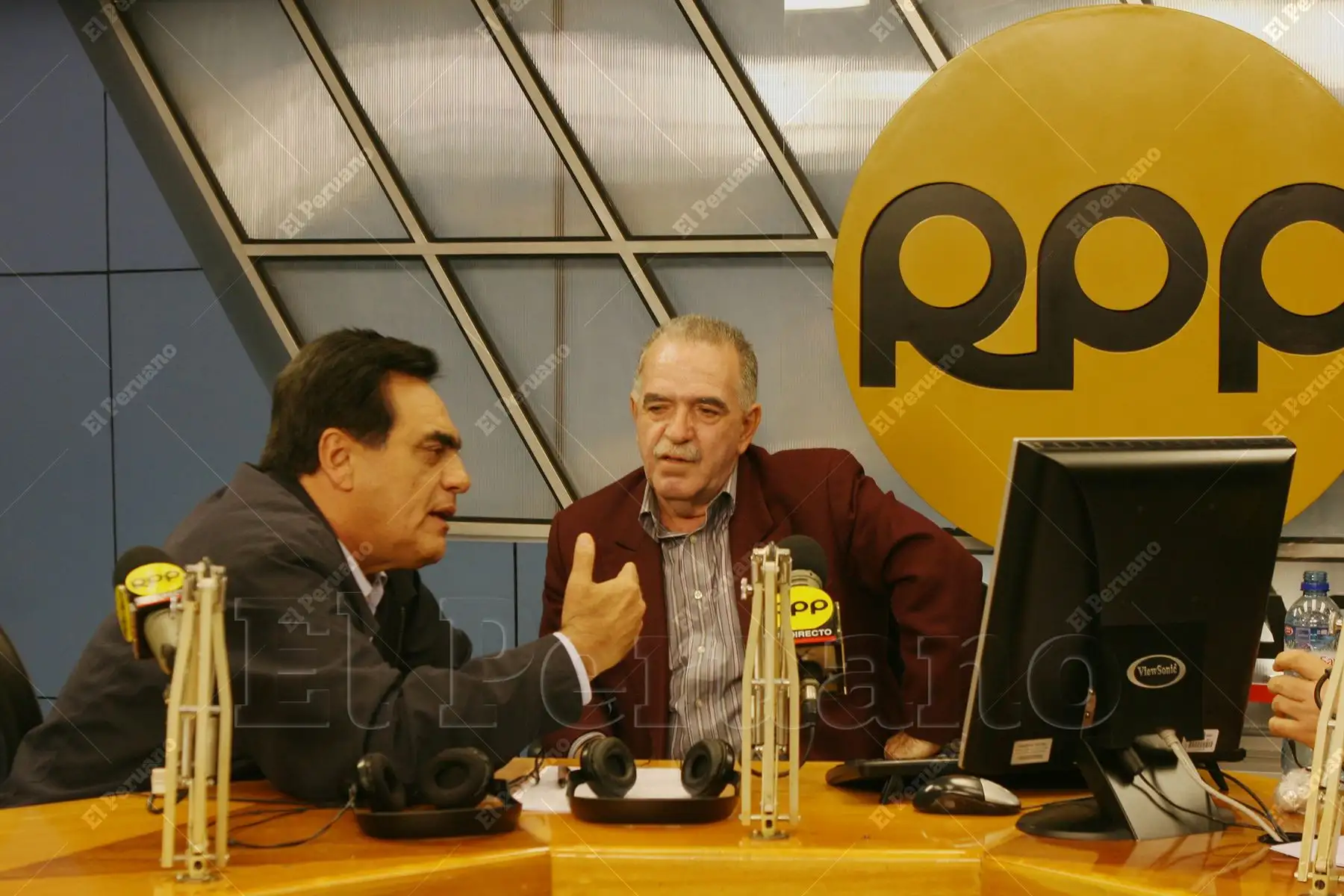 Lima - 21 junio 2009 / José María ‘Chema’ Salcedo entrevista al congresista Luis Gonzales Posada en Radio Programas del Perú.  Foto: Diario Oficial El Peruano / Héctor Vinces