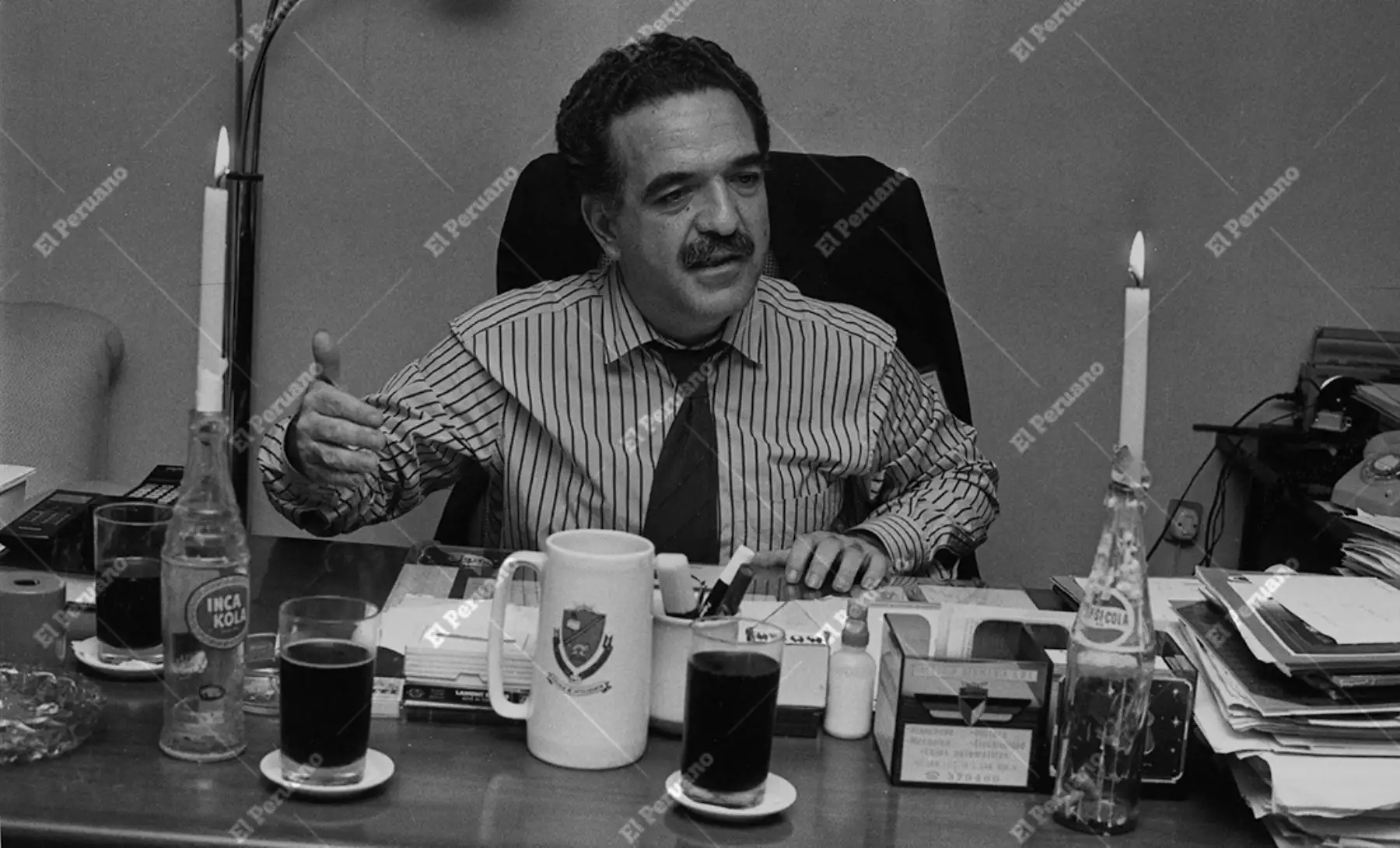 El periodista, profesor universitario y escritor José María “Chema” Salcedo falleció a los 79 años en Lima, dejando una amplia trayectoria en medios de comunicación, la docencia y la producción intelectual. Reconocido por su estilo analítico y su aporte a la formación de nuevas generaciones, desarrolló una destacada carrera en radio, televisión y prensa escrita, consolidándose como una de las voces influyentes del periodismo peruano. Fotos: ANDINA/Archivo Histórico de El Peruano