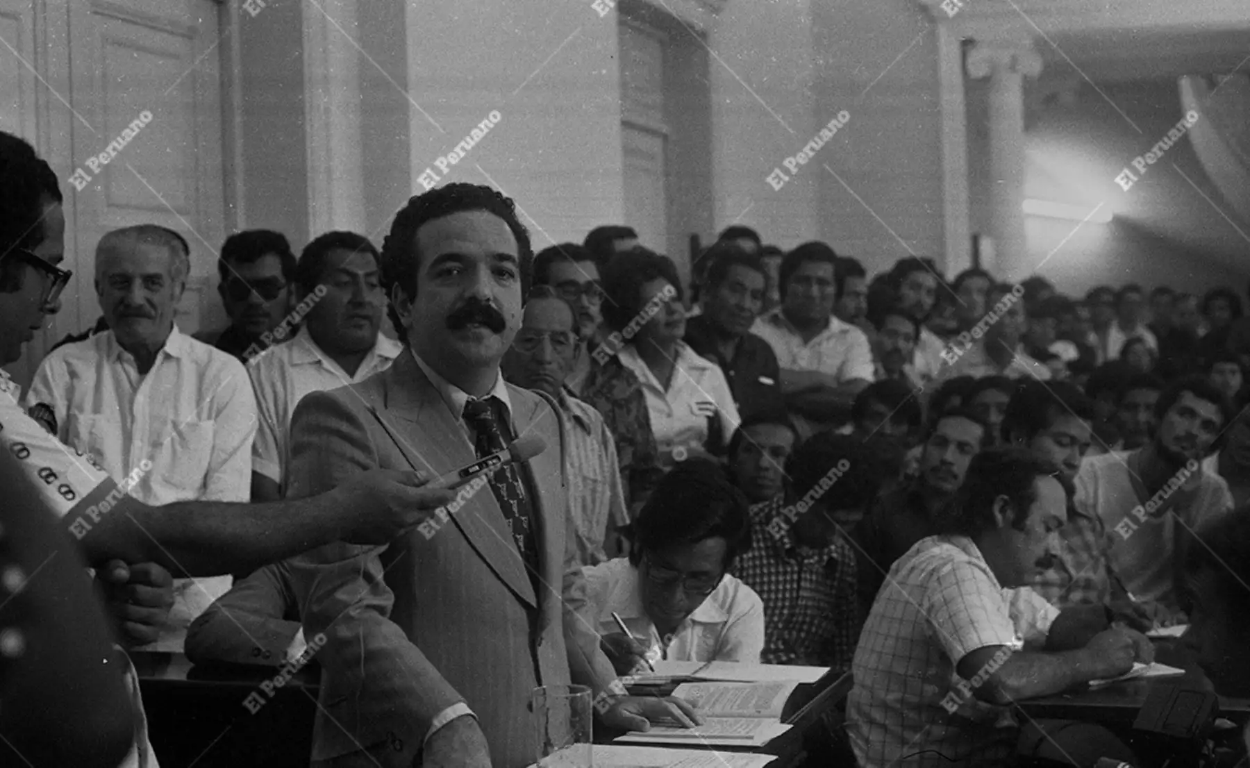 Lima - 13 marzo 1978 / Dr. José María Salcedo de la Torre, personero del Partido Socialista Revolucionario (PSR), durante la réplica de su partido contra la tacha presentado ante el Jurado Nacional Electoral (JNE). Foto: Archivo Histórico de El Peruano