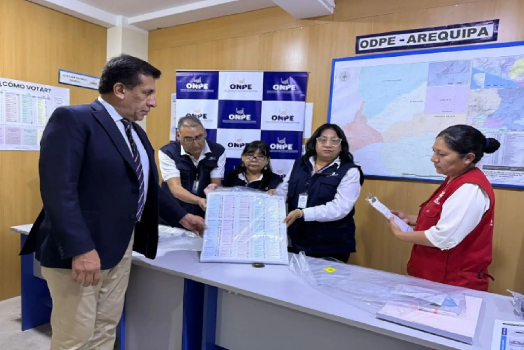 Las siete ODPE de Arequipa verifican material electoral a utilizar el 12 de abril