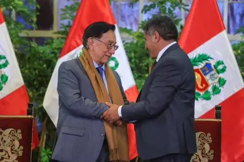 Presidente José María Balcázar recibe a autoridades locales de la provincia de Carabaya, Puno