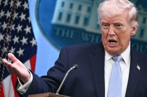 Donald Trump, presidente de Estados Unidos, firmó el acuerdo con Irán este miércoles. Foto: AFP