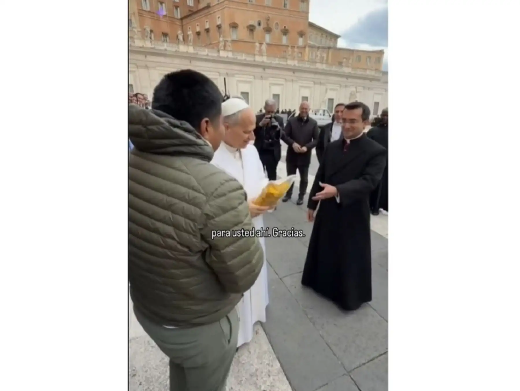 Peru: Piura chifles reach the Vatican, surprise Pope Leo XIV at St. Peter's Square