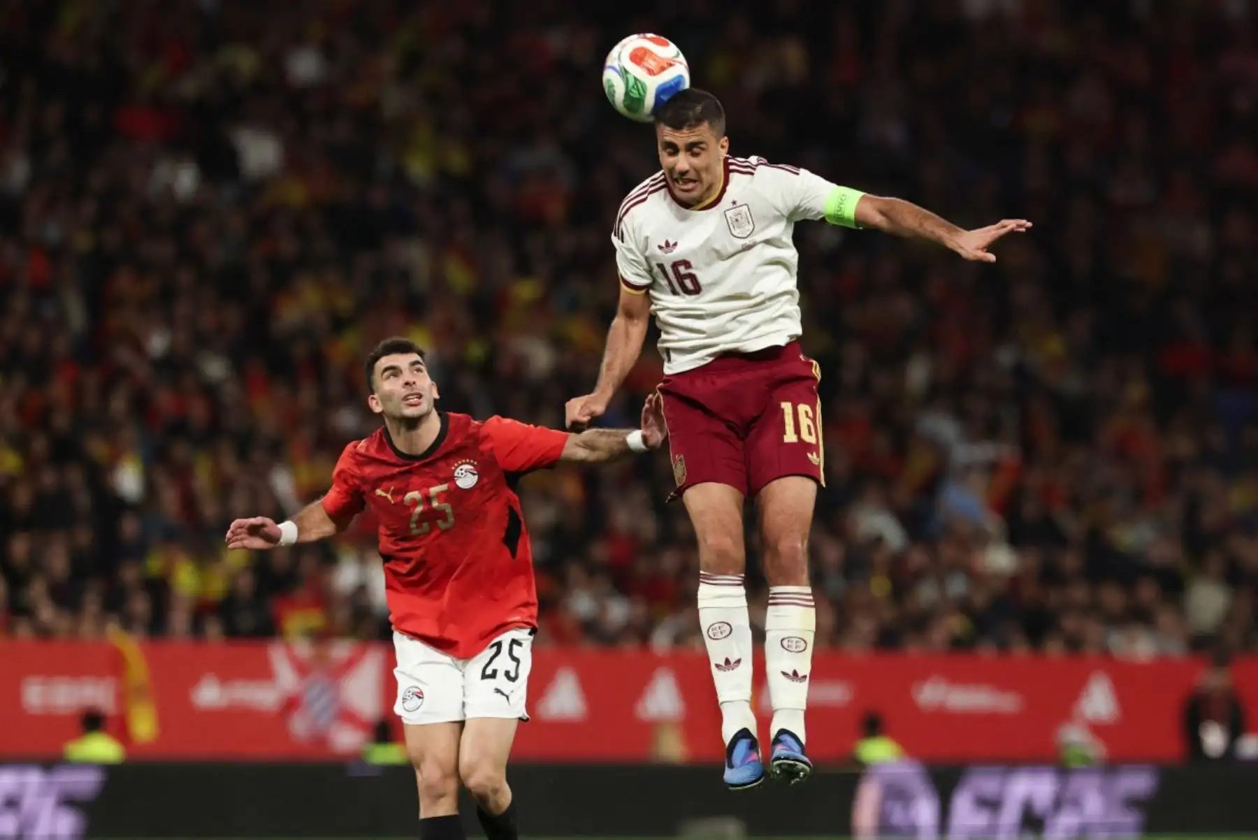 FIFA inicia procedimiento disciplinario por cánticos ofensivos en el España vs. Egipto