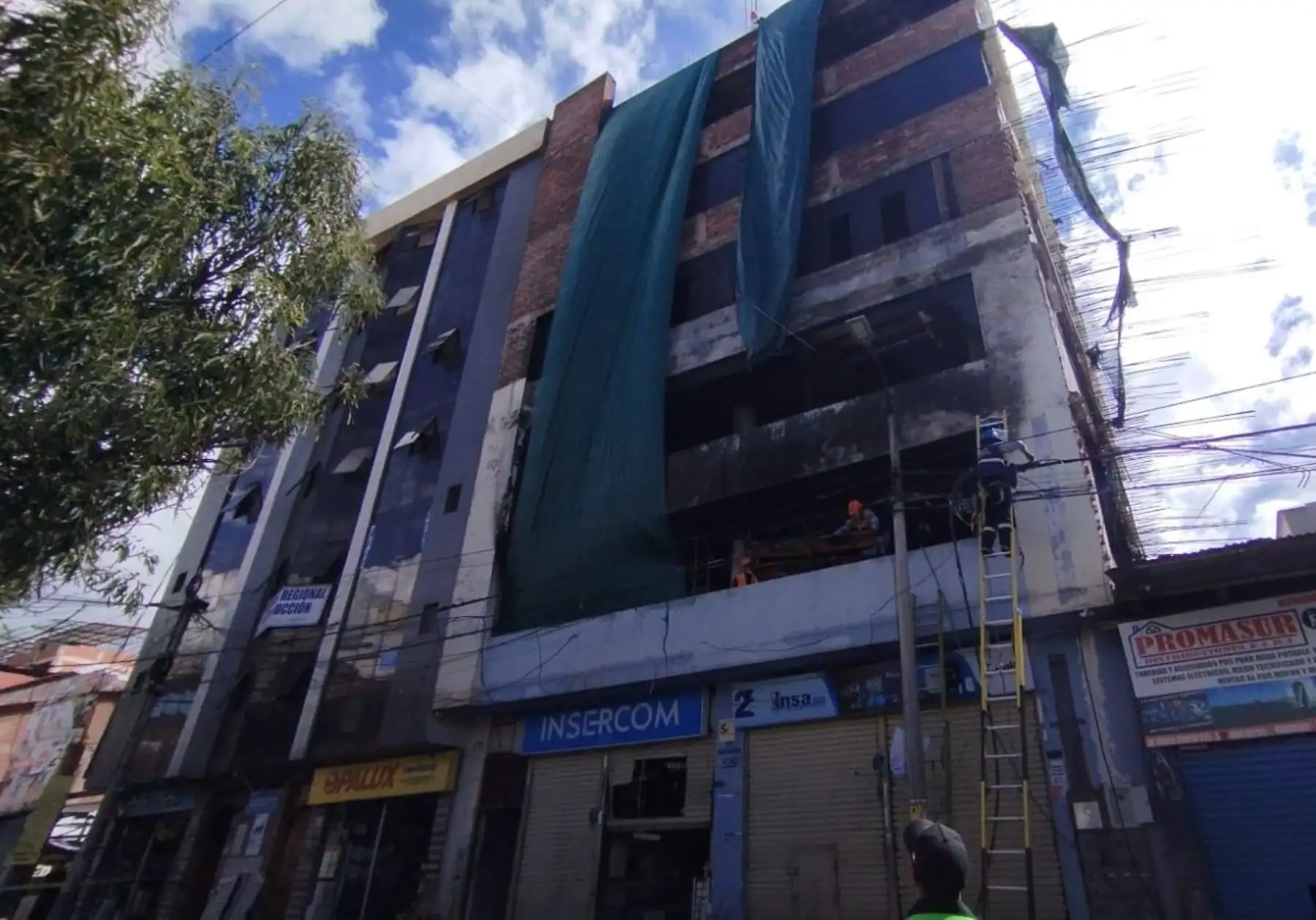 Incendio de gran magnitud en depósito de ferretería generó alarma en la ciudad de Cusco