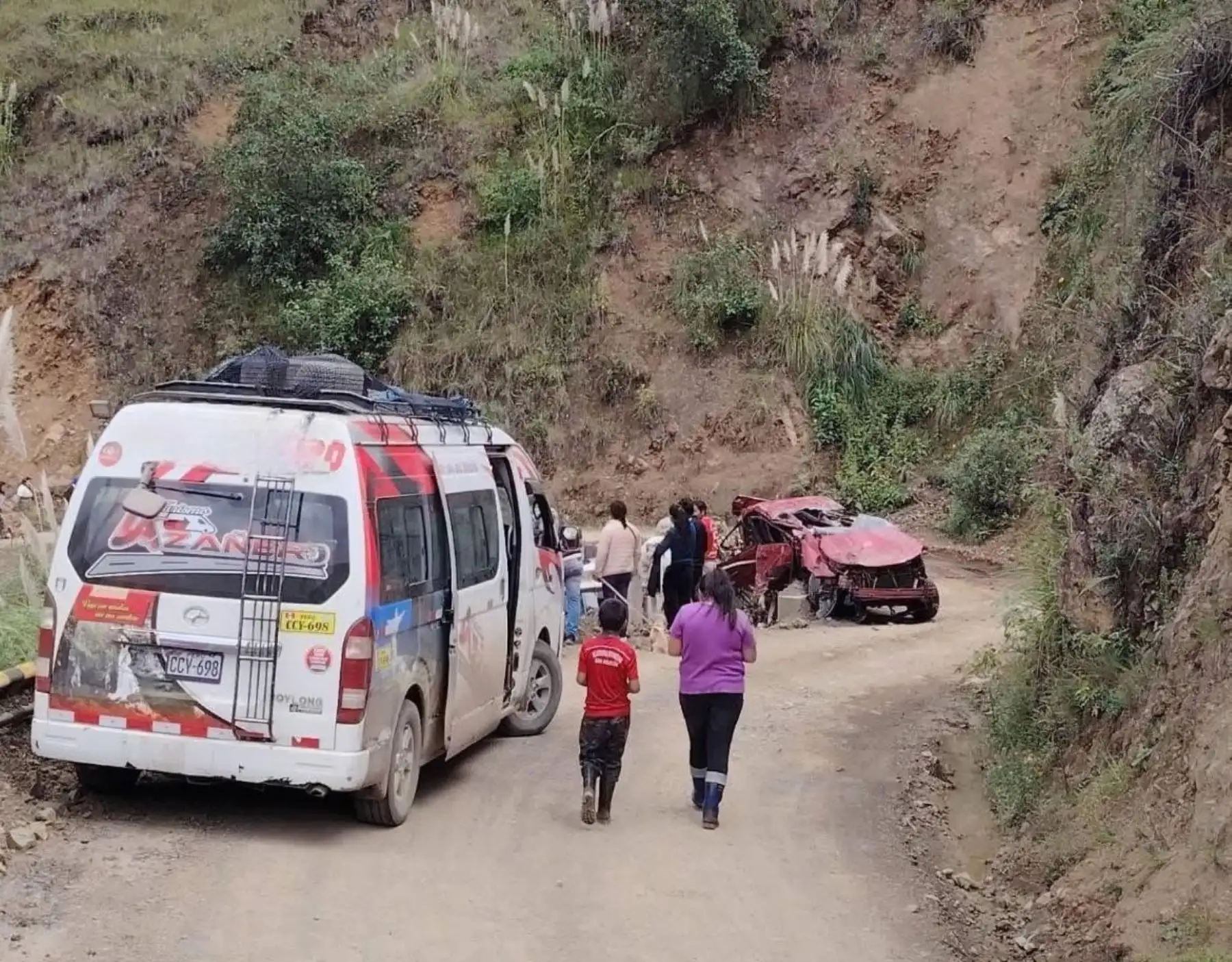 Accidente en Amazonas: dos fallecidos y varios heridos deja despiste de auto en Leimebamba