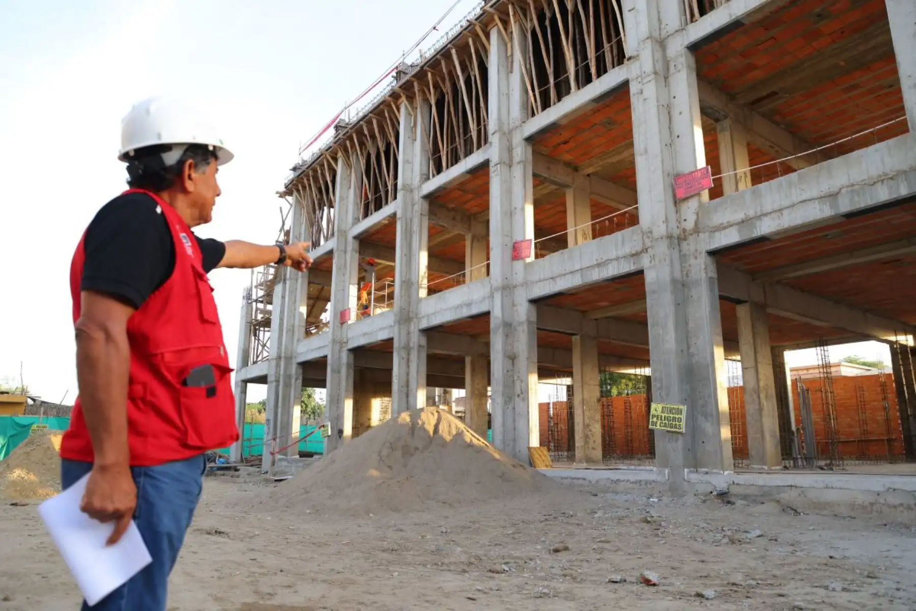 Direcciones educativas que formalicen terrenos destinados a colegios recibirán incentivos